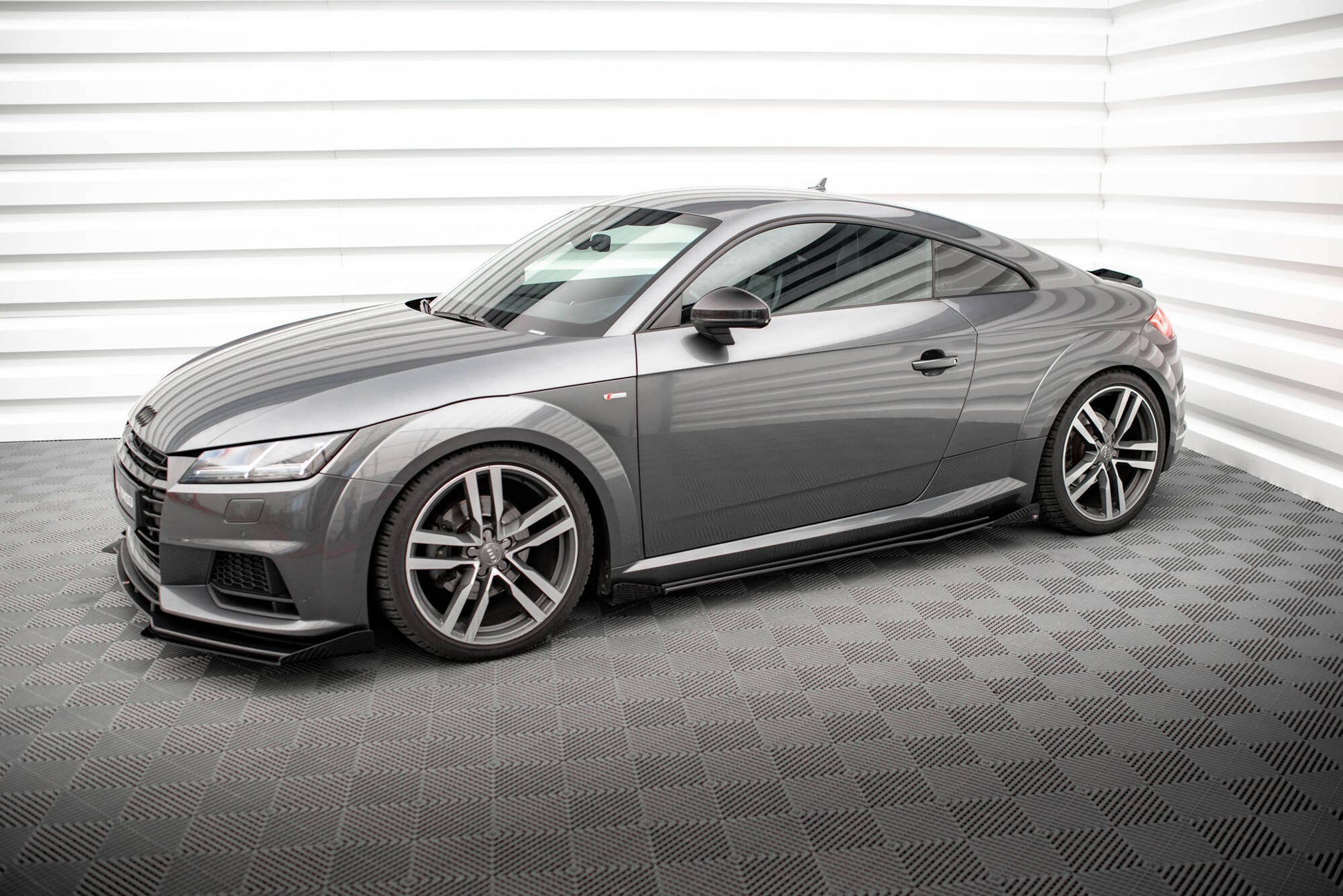 Maxton Side Flaps Audi TT S / S-Line 8S schwarz Hochglanz