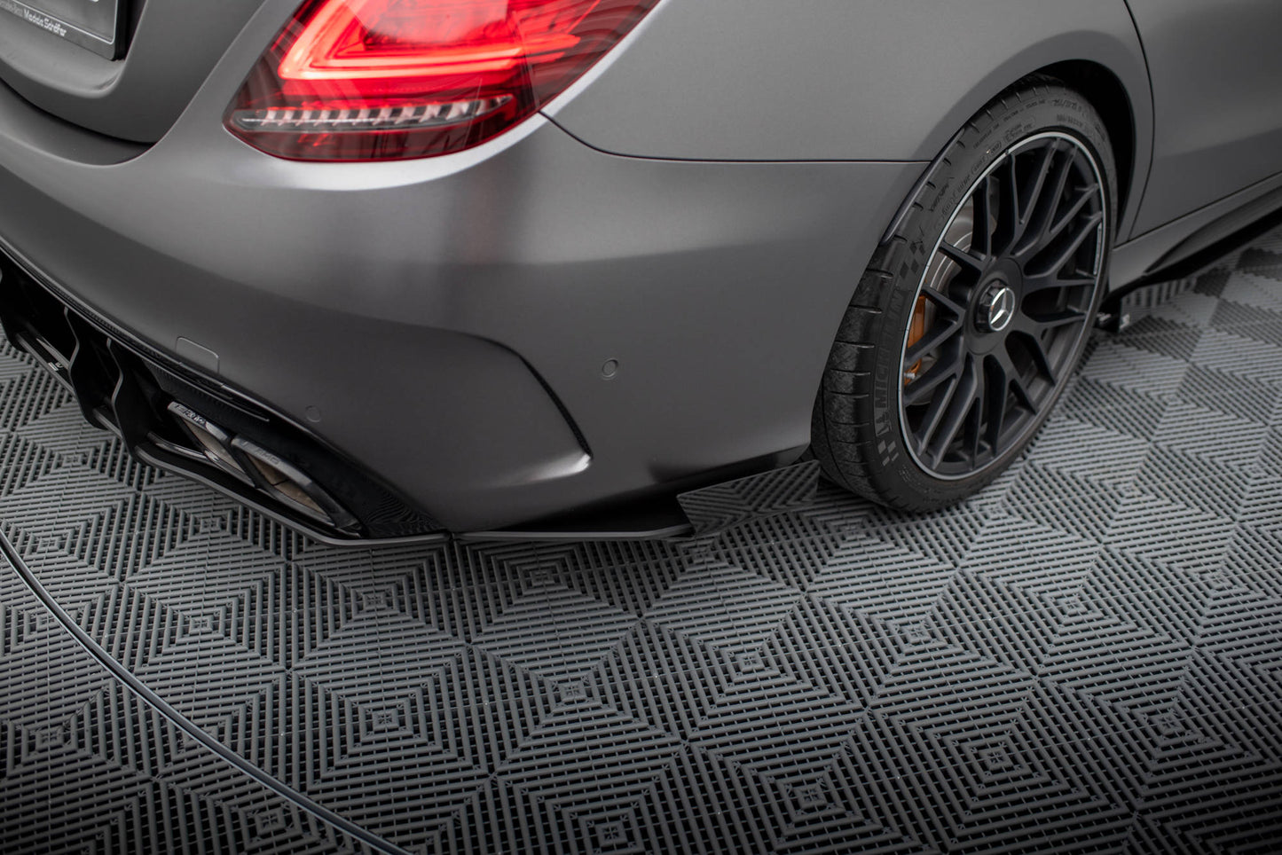 Maxton Street Pro Heck Ansatz Flaps Diffusor +Flaps für Mercedes-AMG C63 Limousine / Kombi W205 Facelift schwarz Hochglanz