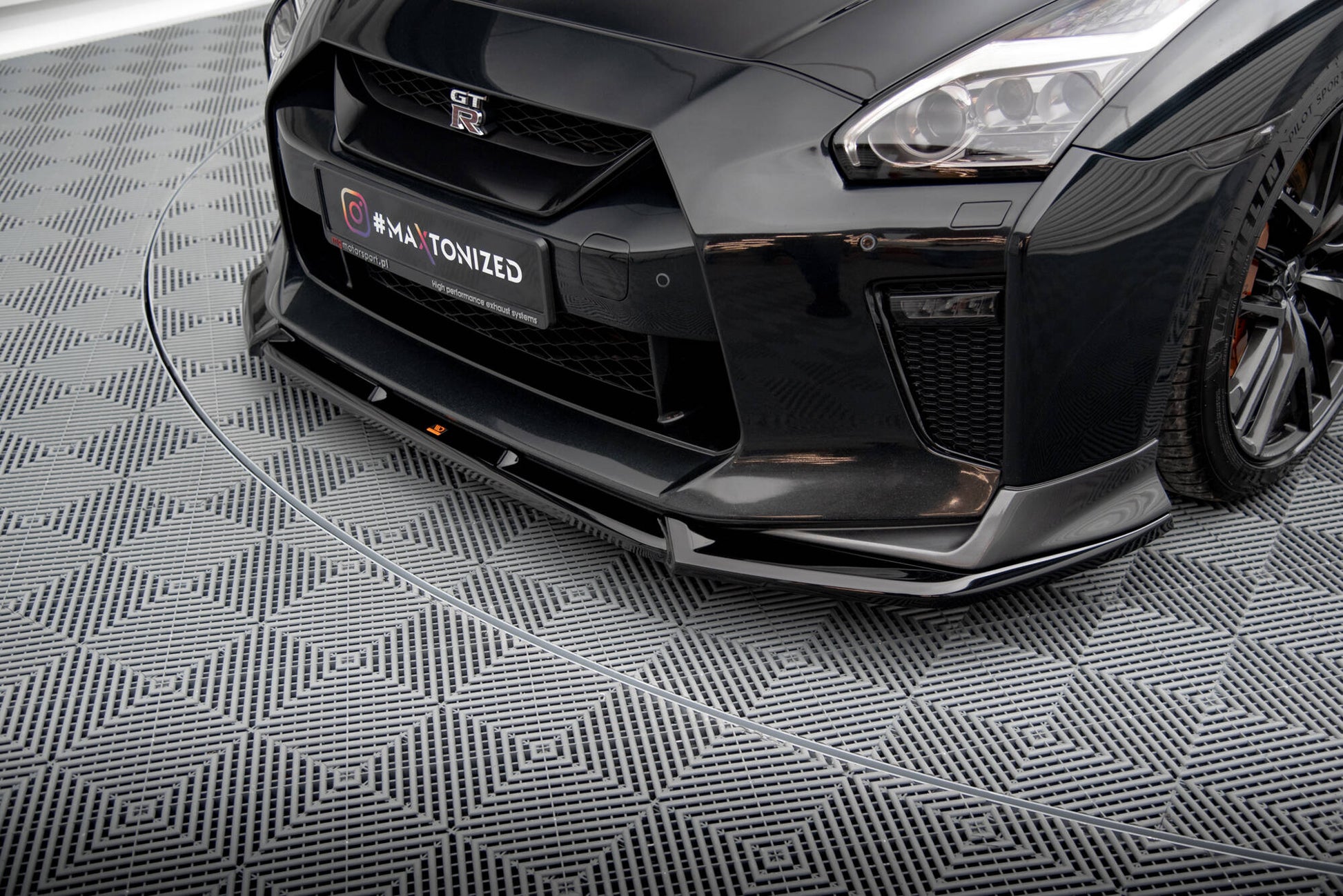 Maxton Front Ansatz V.2 für Nissan GTR R35 Facelift schwarz Hochglanz