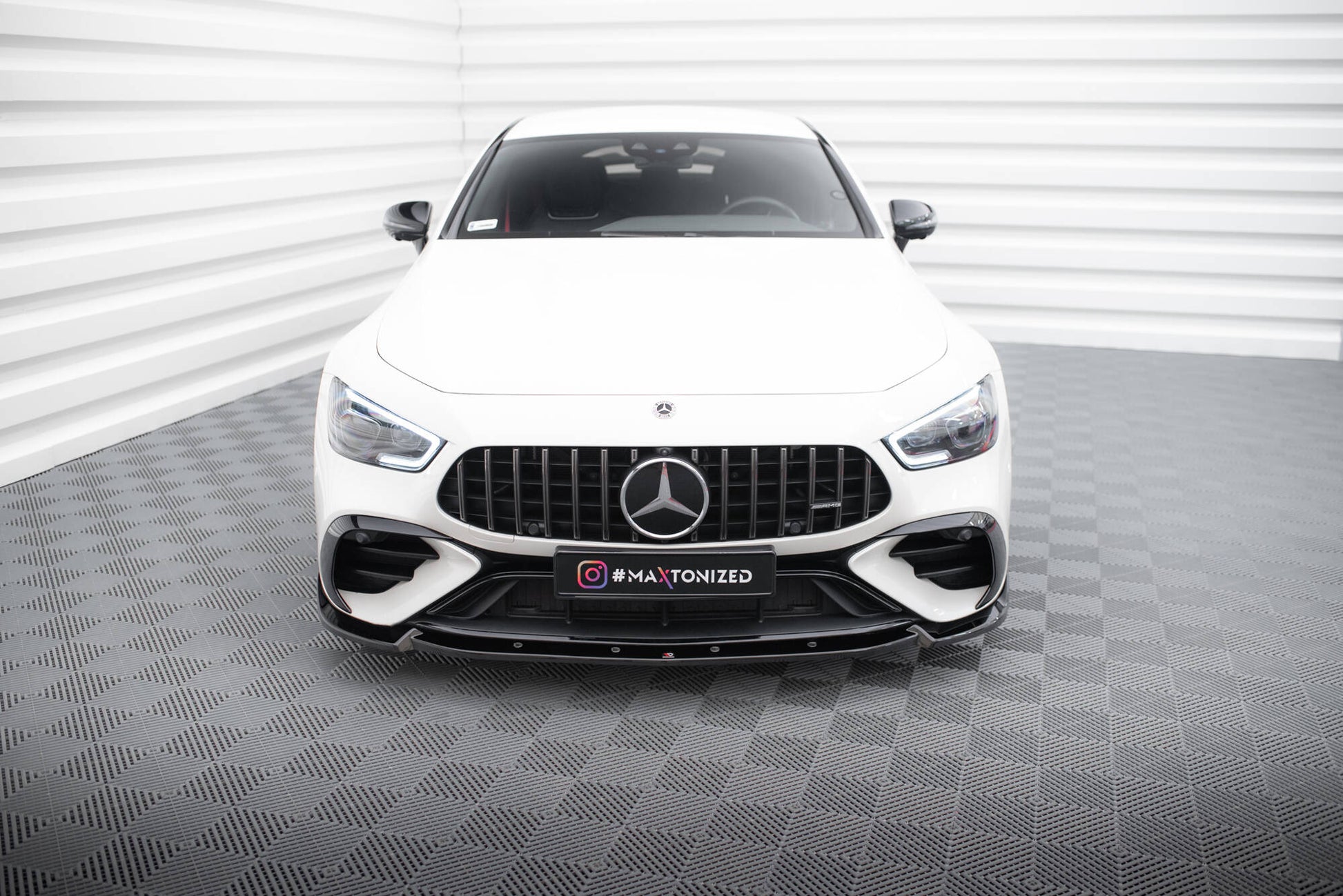 Maxton Front Ansatz V.2 für Mercedes-AMG GT 43 4 Door Coupe V8 Styling Package schwarz Hochglanz