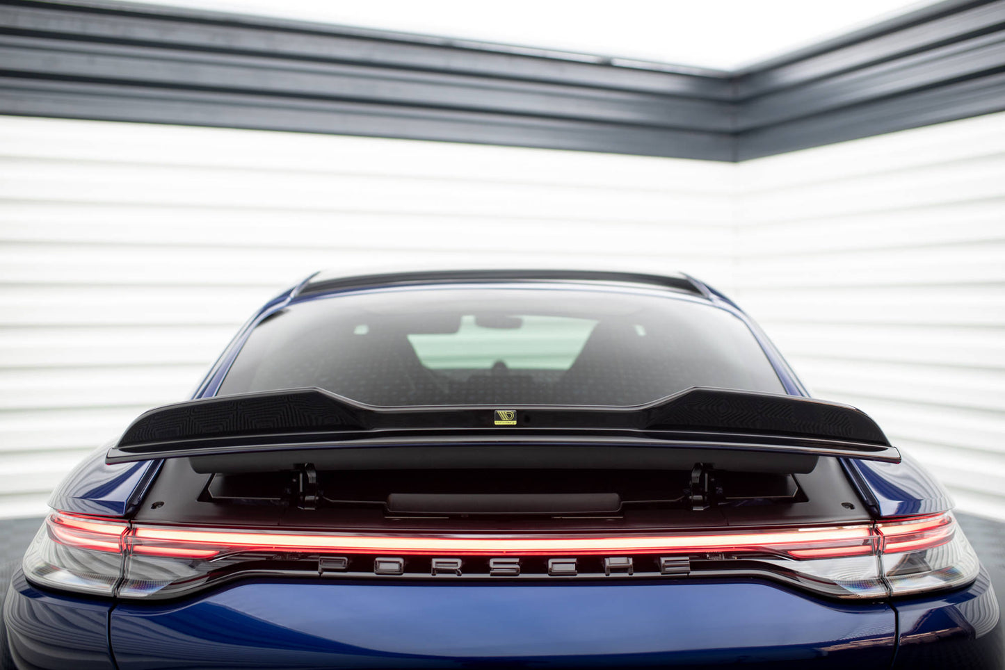 Maxton Spoiler CAP für 3D Porsche Panamera E-Hybrid 971 Facelift schwarz Hochglanz