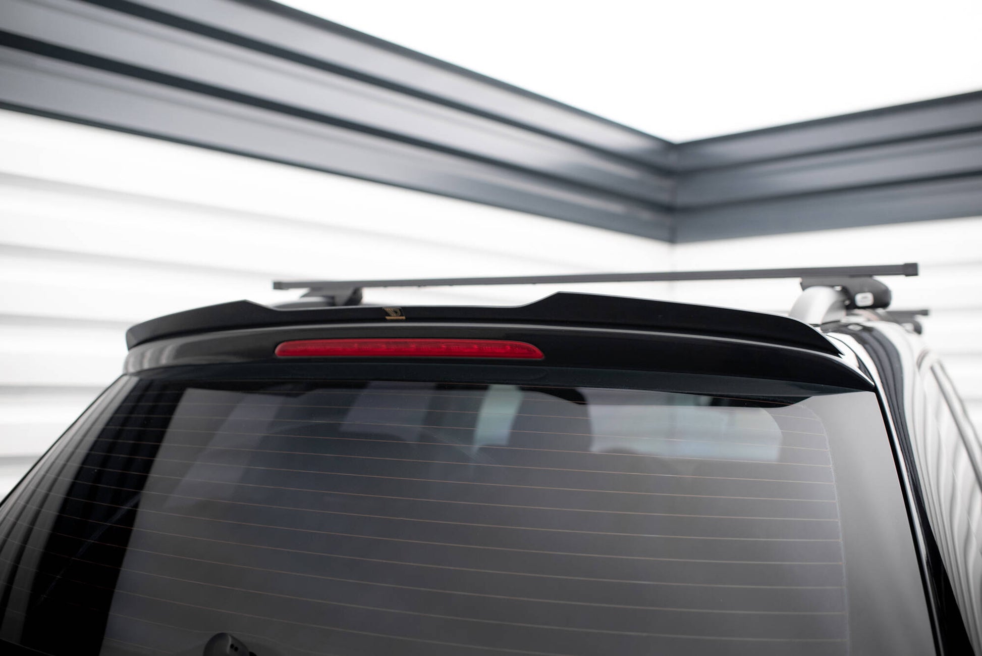 Maxton Spoiler CAP für Volkswagen Touareg Mk2 schwarz Hochglanz