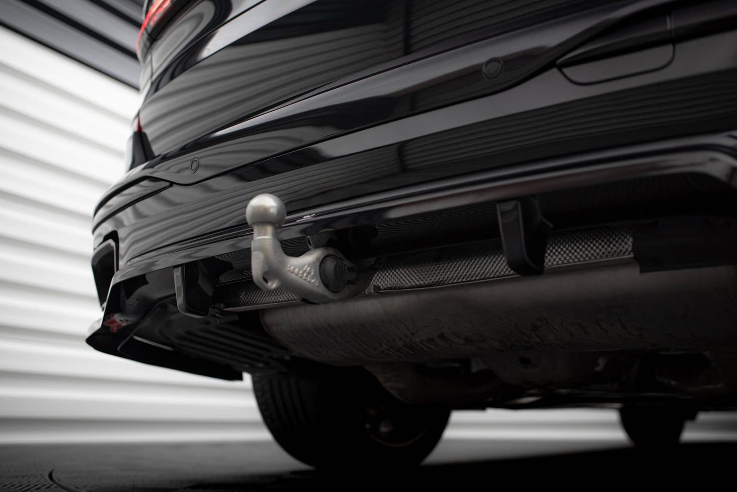 Maxton Mittlerer Diffusor Heck Ansatz DTM Look für BMW X7 M-Paket G07 Facelift schwarz Hochglanz