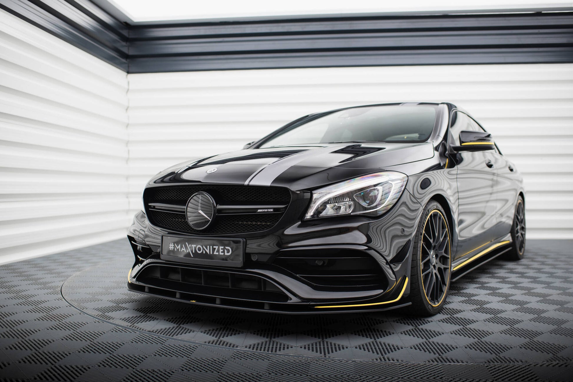 Maxton Street Pro Front Ansatz für für Mercedes-AMG CLA 45 Aero C117 Facelift