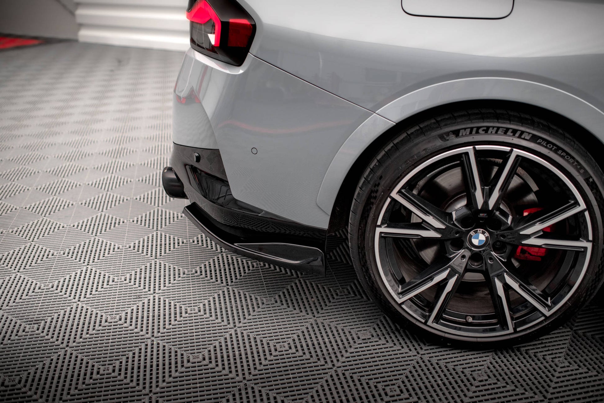Maxton Heck Ansatz Flaps Diffusor V.1 für BMW 2 Coupe M240i G42 schwarz Hochglanz