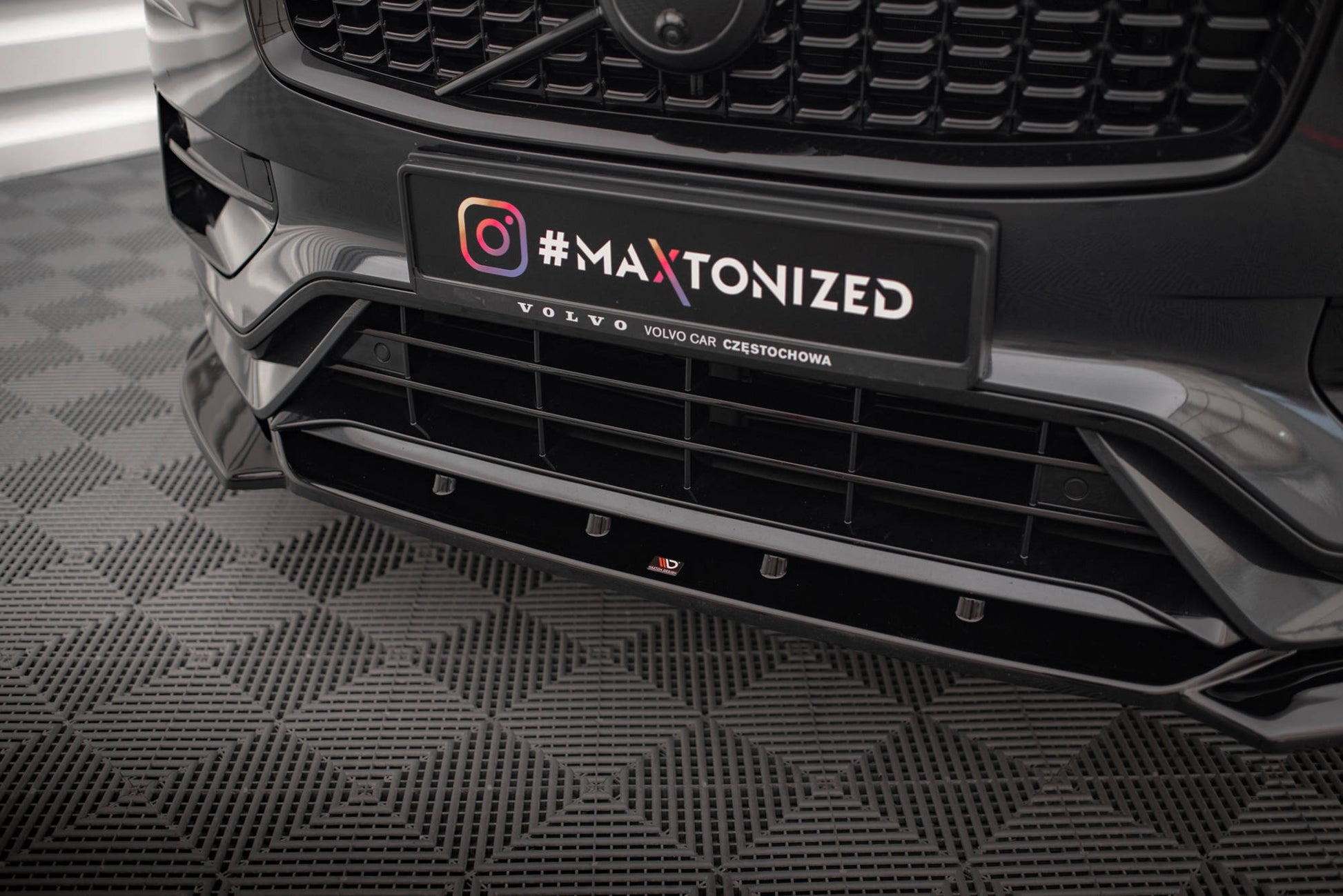 Maxton Front Ansatz V.1 für Volvo XC90 R-Design Mk2 Facelift schwarz Hochglanz