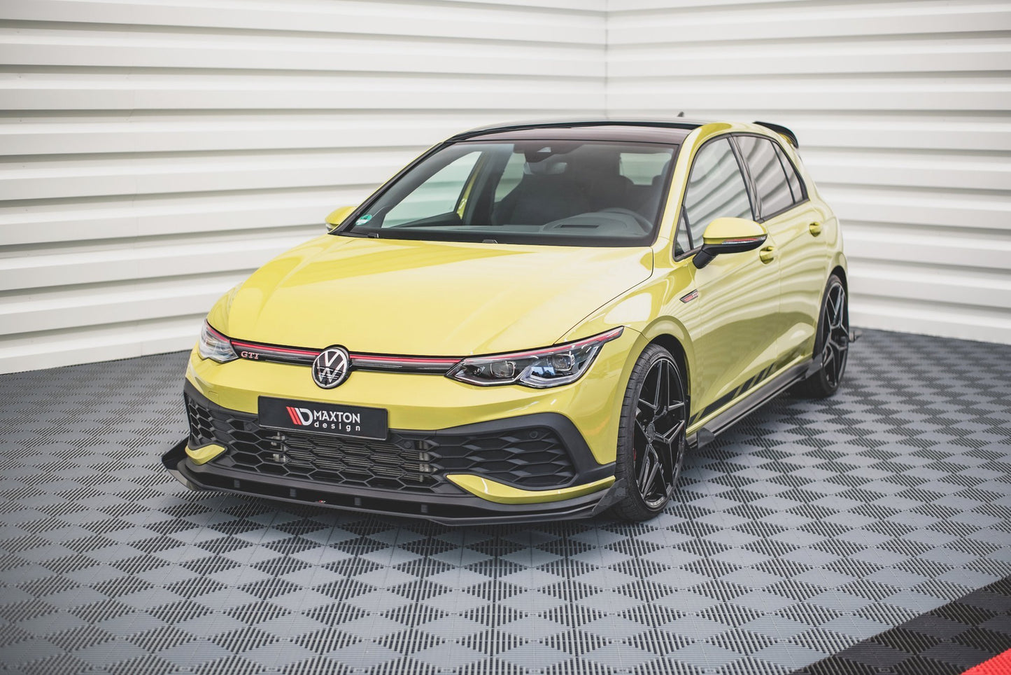 Maxton Robuste Racing Front Ansatz für passend +Flaps für Volkswagen Golf 8 GTI Clubsport schwarz Hochglanz