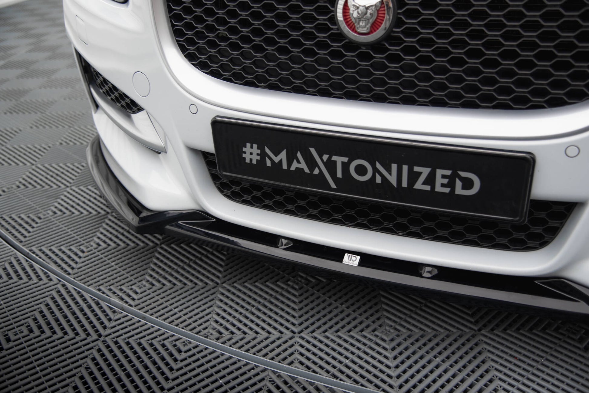 Maxton Front Ansatz V.2 für Jaguar XE R-Sport X760 schwarz Hochglanz