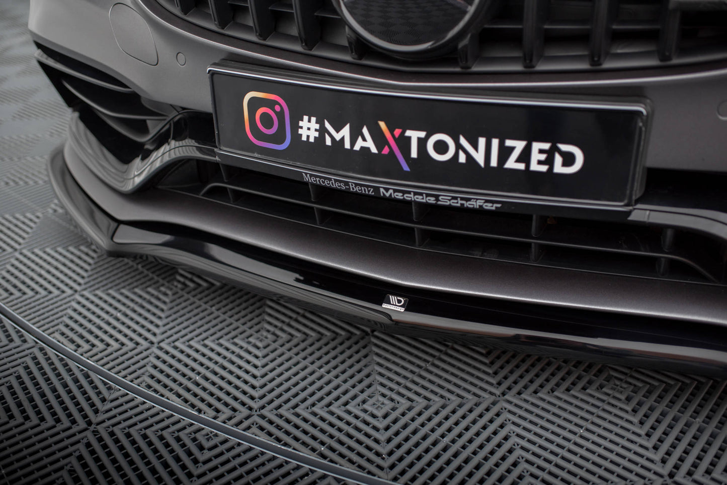 Maxton Front Ansatz V.1 für Mercedes-AMG C63 Limousine / Kombi W205 Facelift schwarz Hochglanz