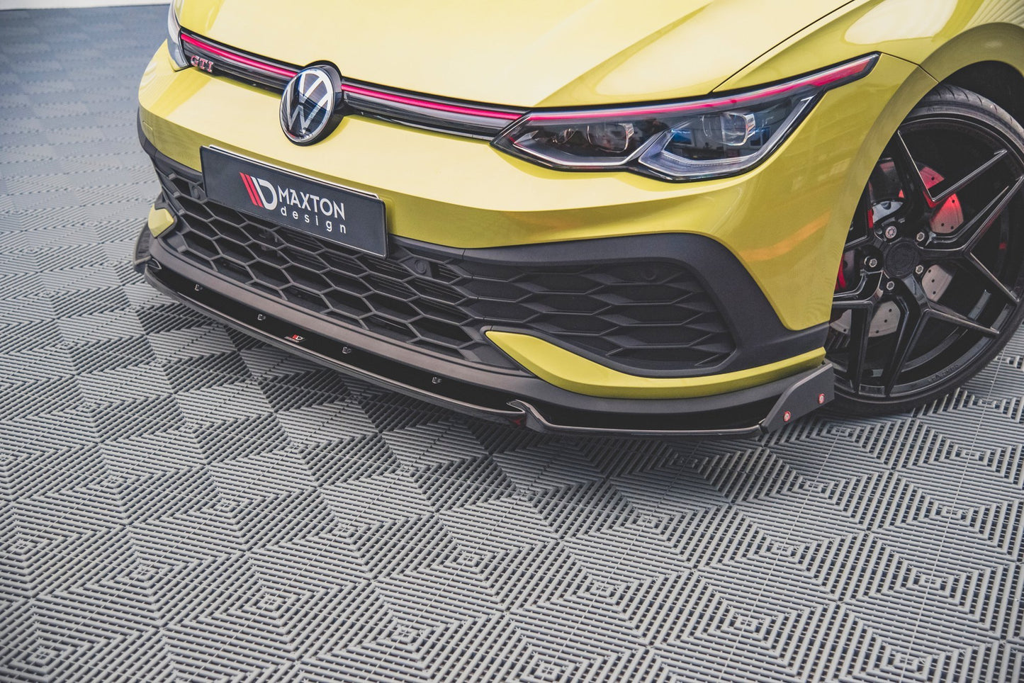 Maxton Front Ansatz V.1 +Flaps für Volkswagen Golf 8 GTI Clubsport