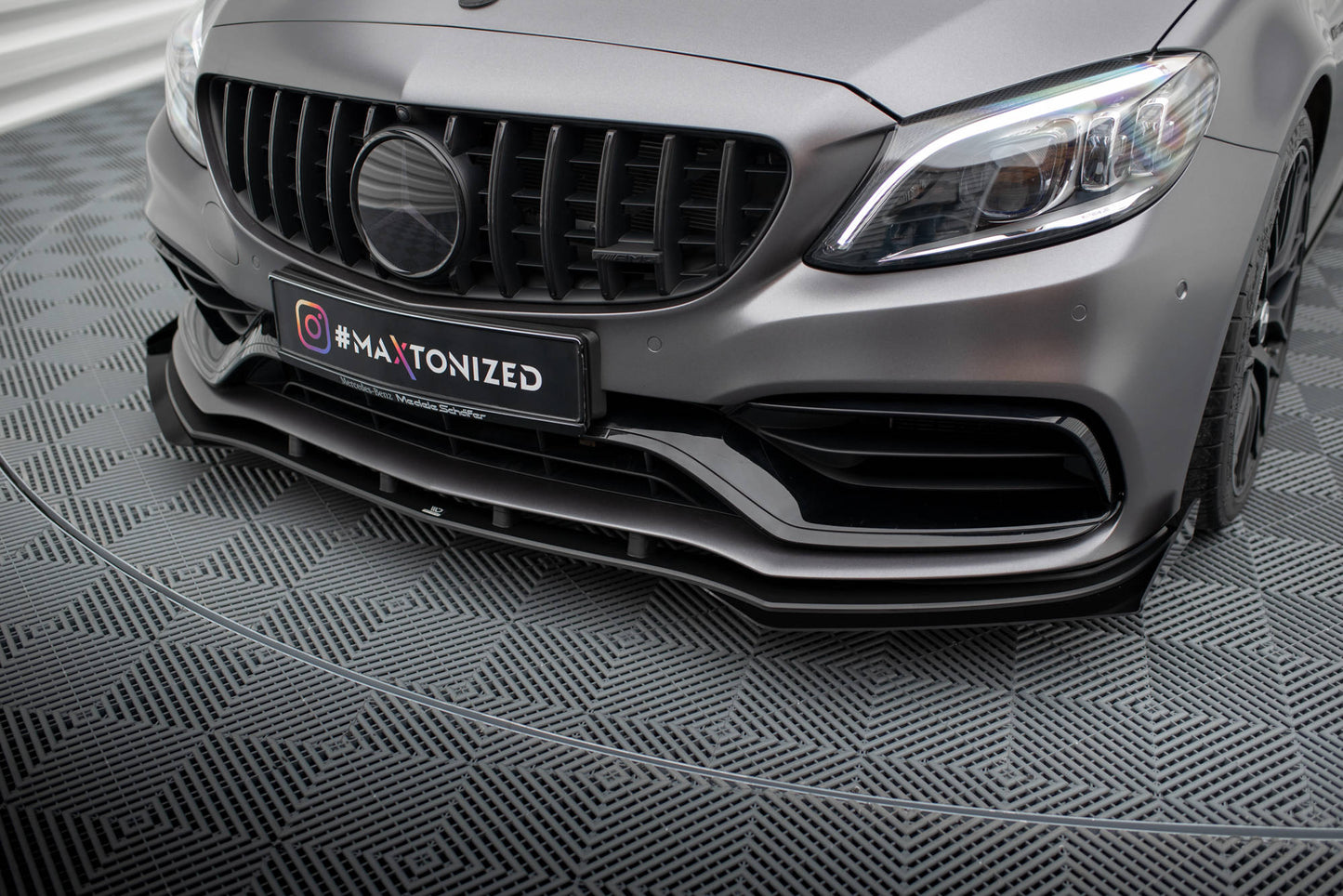 Maxton Street Pro Front Ansatz für +Flaps für + Flaps Mercedes-AMG C63 Limousine / Kombi W205 Facelift schwarz Hochglanz