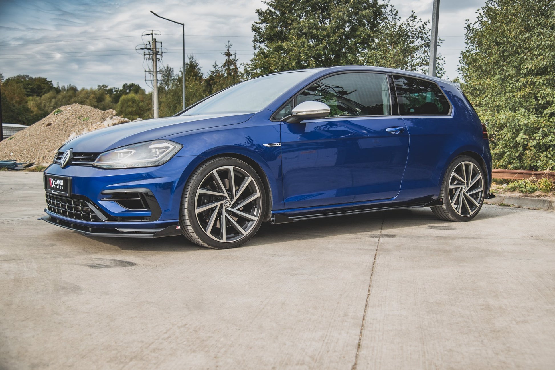 Maxton Robuste Racing Seitenschweller Ansatz für für + Flaps VW Golf 7 R / R-Line Facelift schwarz Hochglanz