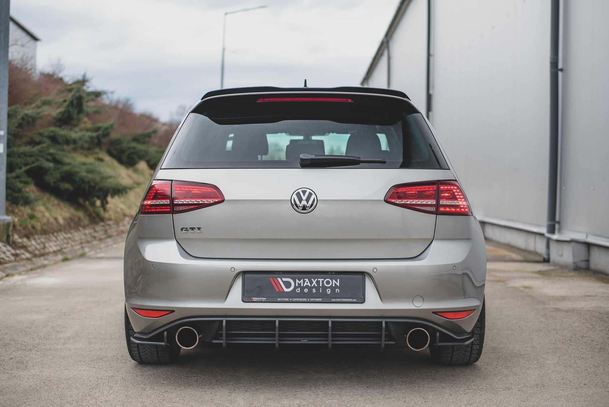 Maxton Robuste Racing Heckschürze V.1 für VW Golf 7 GTI