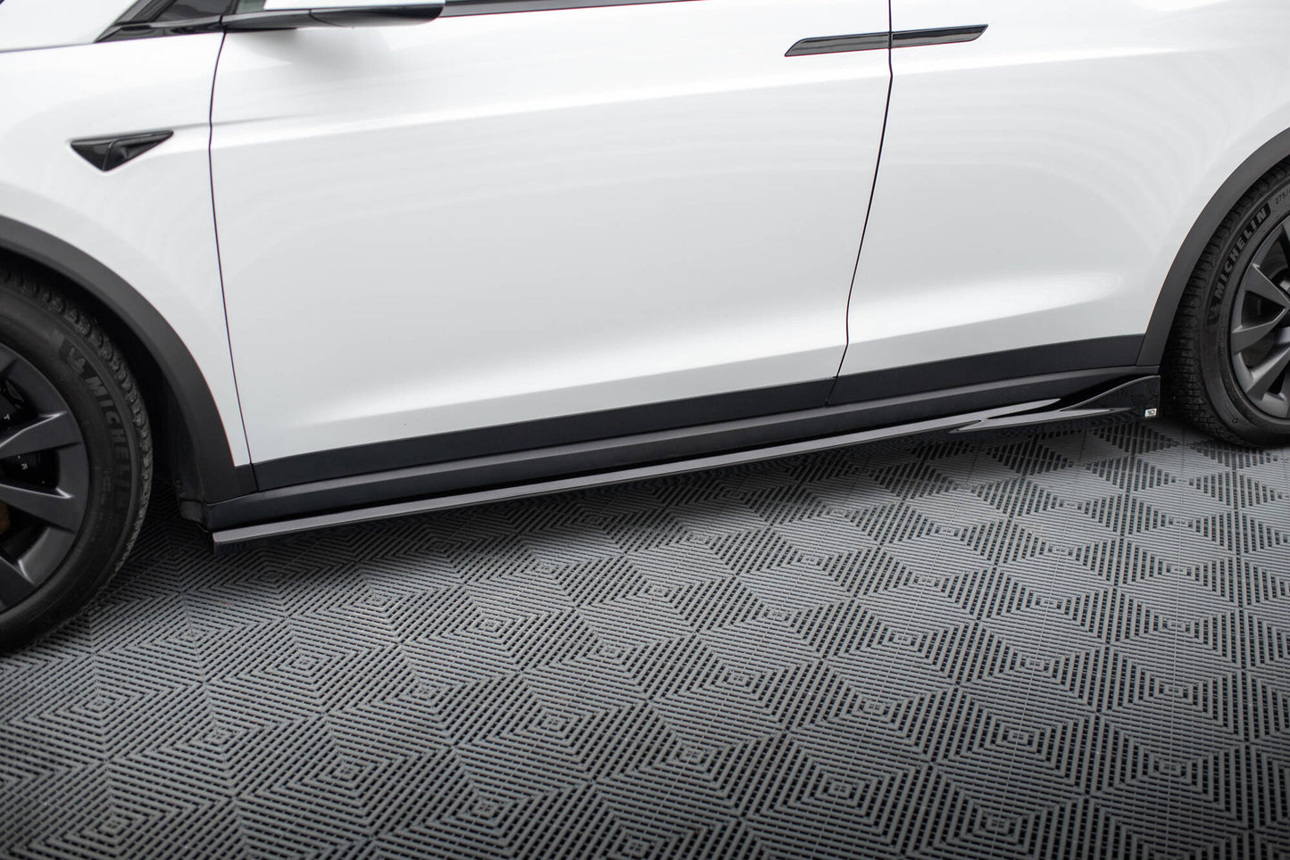 Maxton Seitenschweller Ansatz für Tesla Model X Mk1 Facelift schwarz Hochglanz