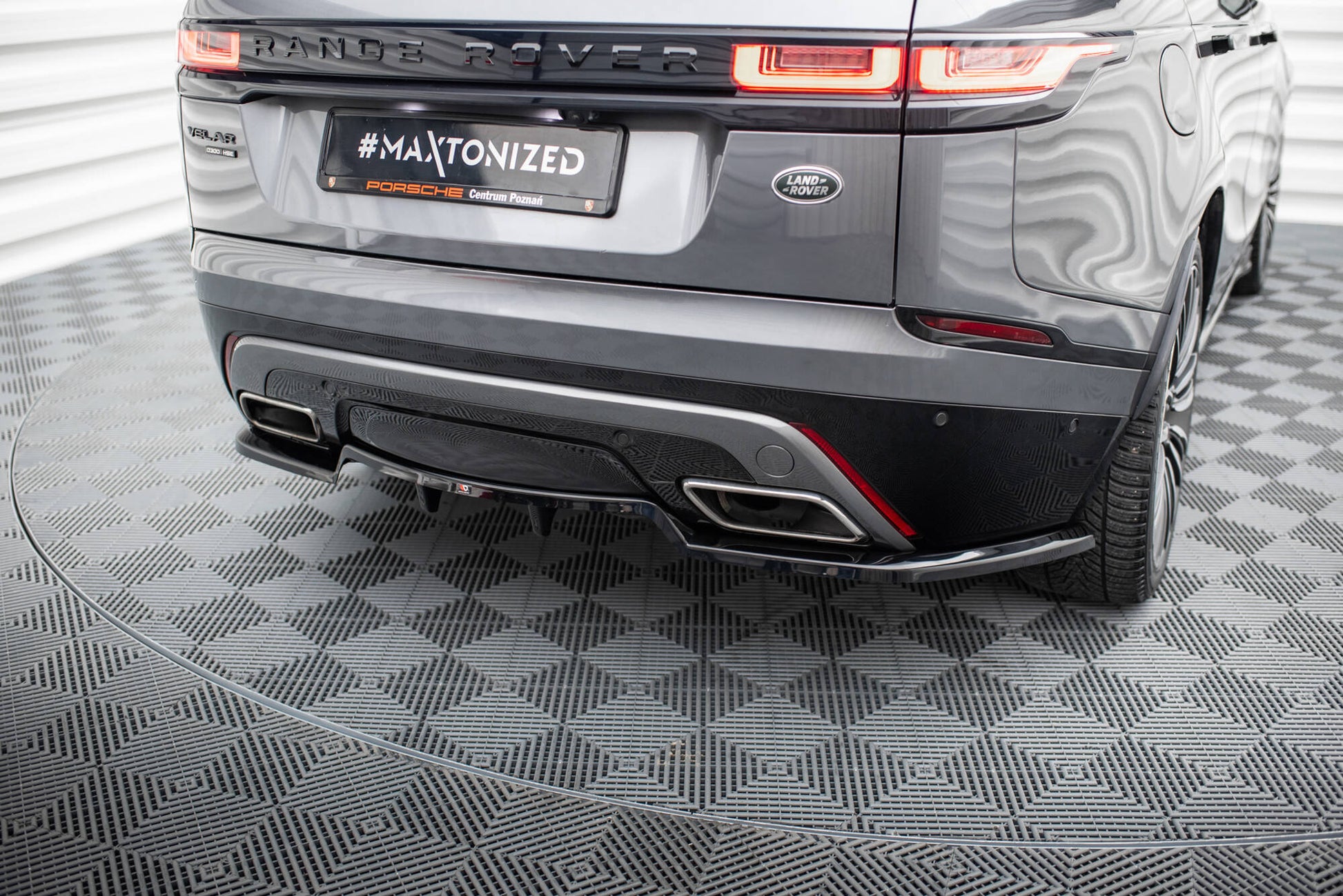 Maxton Mittlerer Diffusor Heck Ansatz DTM Look für Land Rover Range Rover Velar R-Dynamic Mk1 schwarz Hochglanz