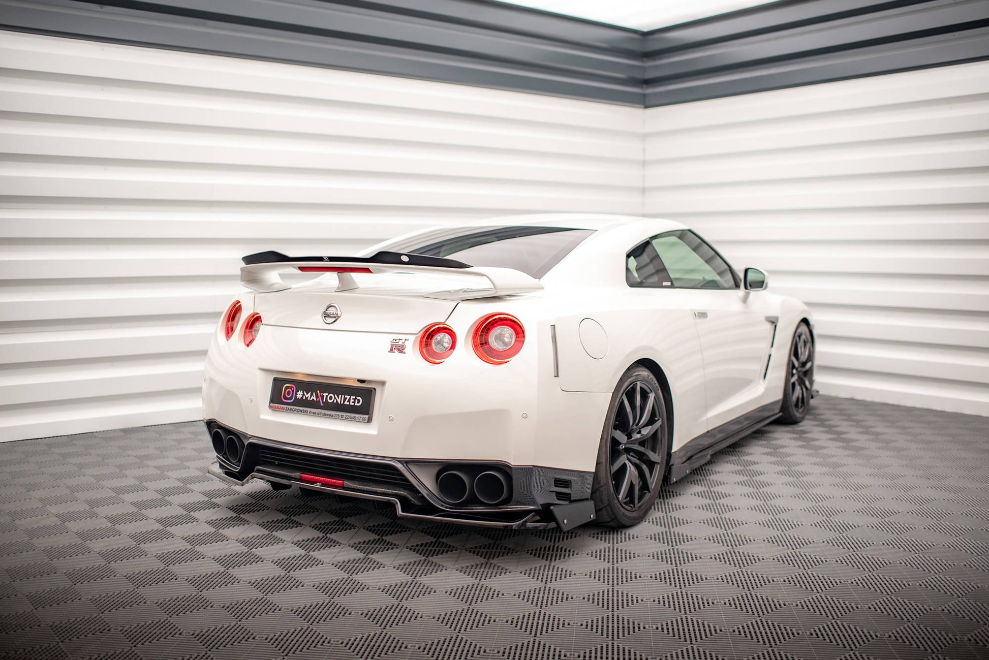 Maxton Mittlerer Diffusor Heck Ansatz +Flaps für Nissan GTR R35 Facelift