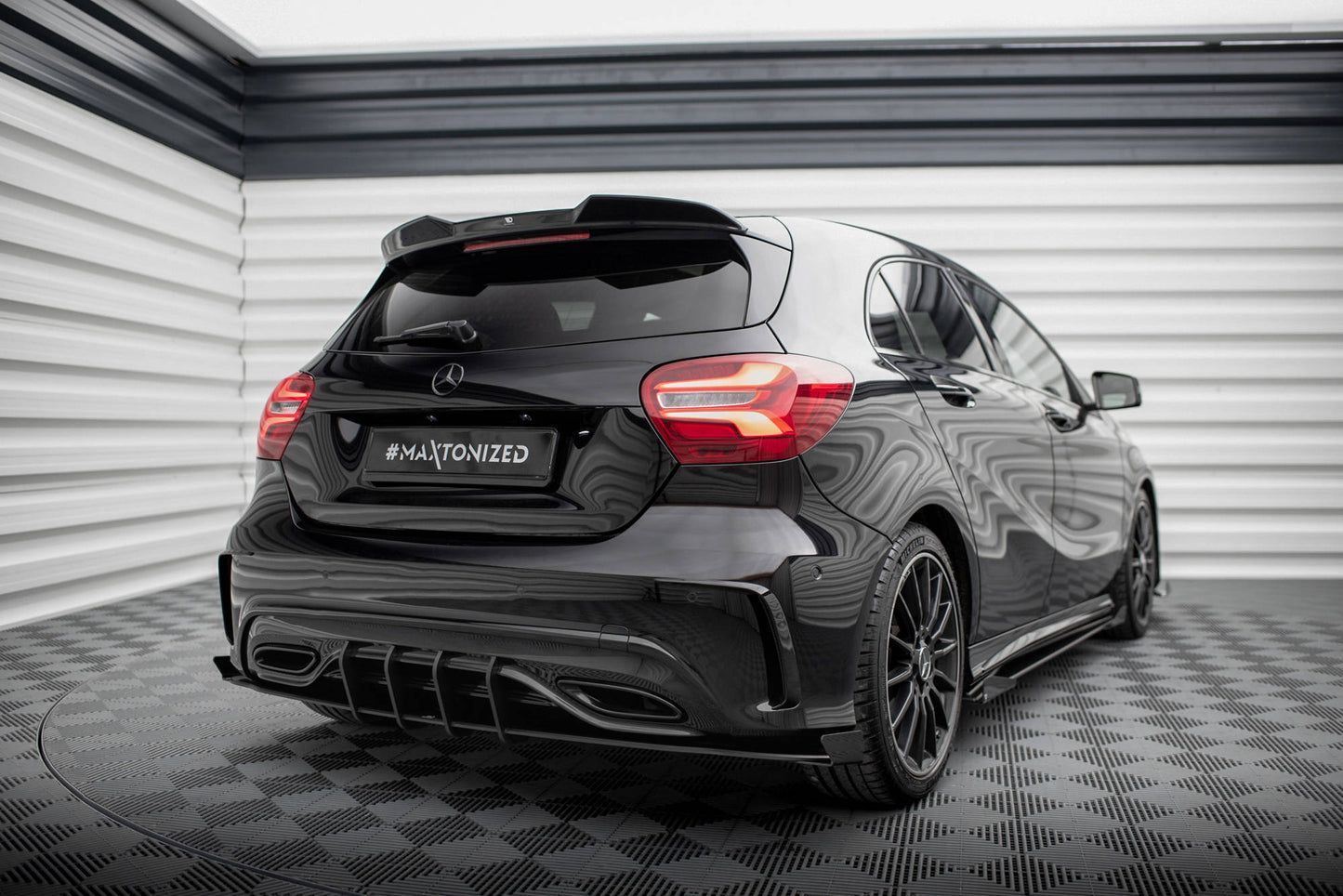 Maxton Street Pro Heck Ansatz Flaps Diffusor +Flaps für Mercedes-Benz A AMG-Line W176 Facelift schwarz Hochglanz