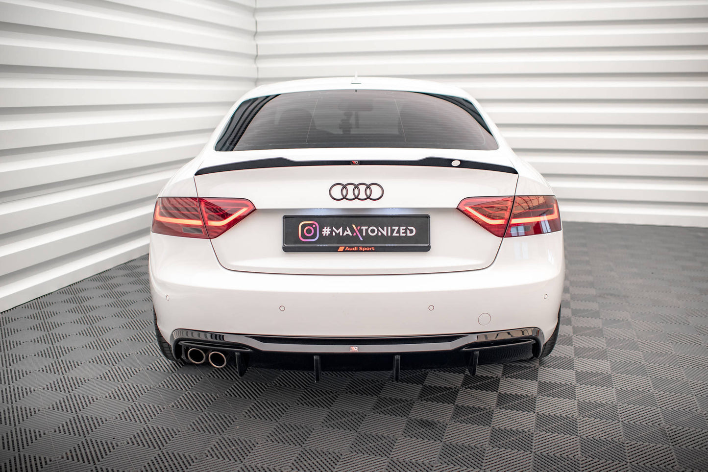 Maxton Diffusor Heck Ansatz für Audi A5 Coupe 8T Facelift (Version mit Doppelauspuff auf einer Seite) schwarz Hochglanz