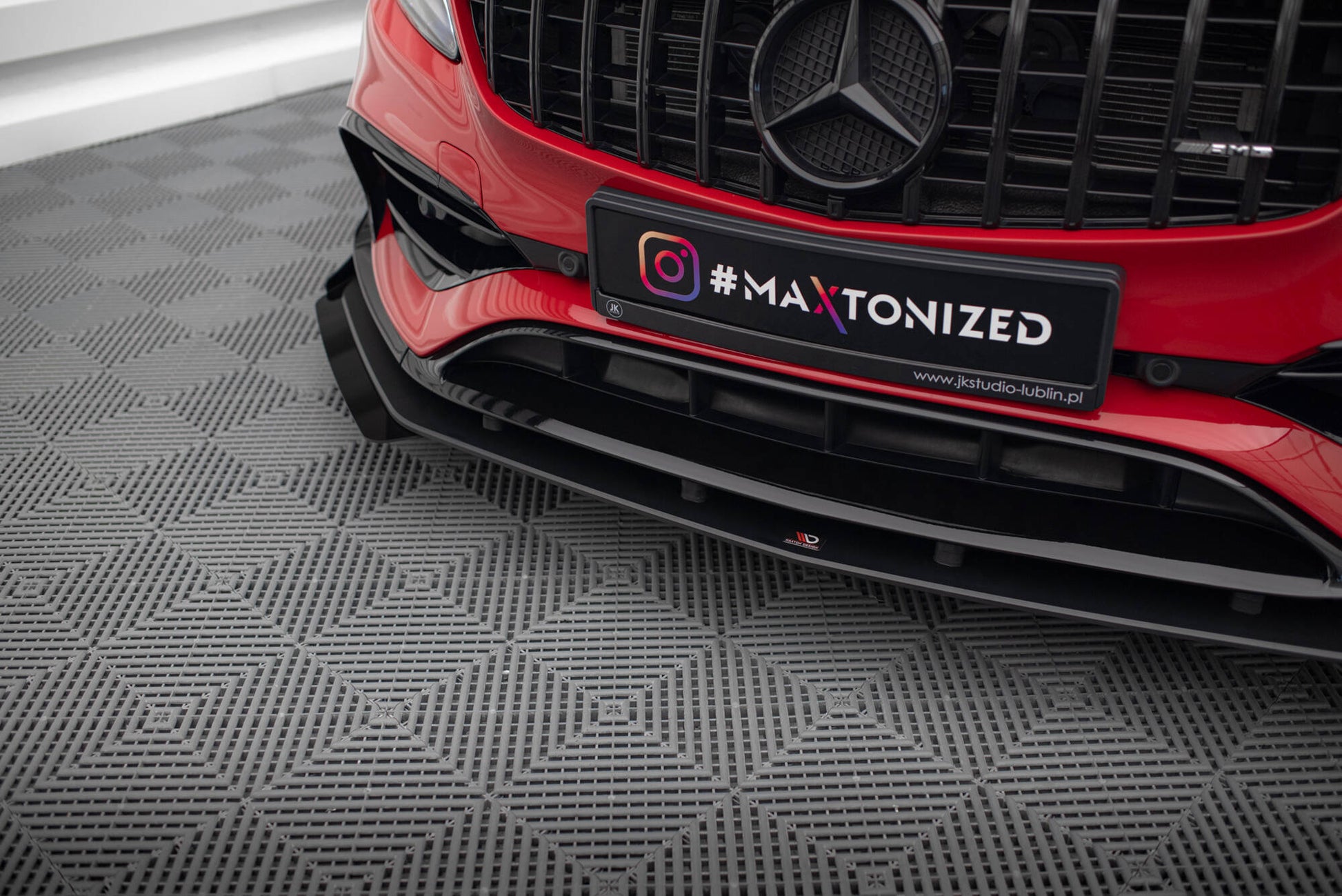 Maxton Street Pro Front Ansatz für +Flaps für + Flaps Mercedes-Benz A 45 AMG Aero W176 Facelift schwarz Hochglanz