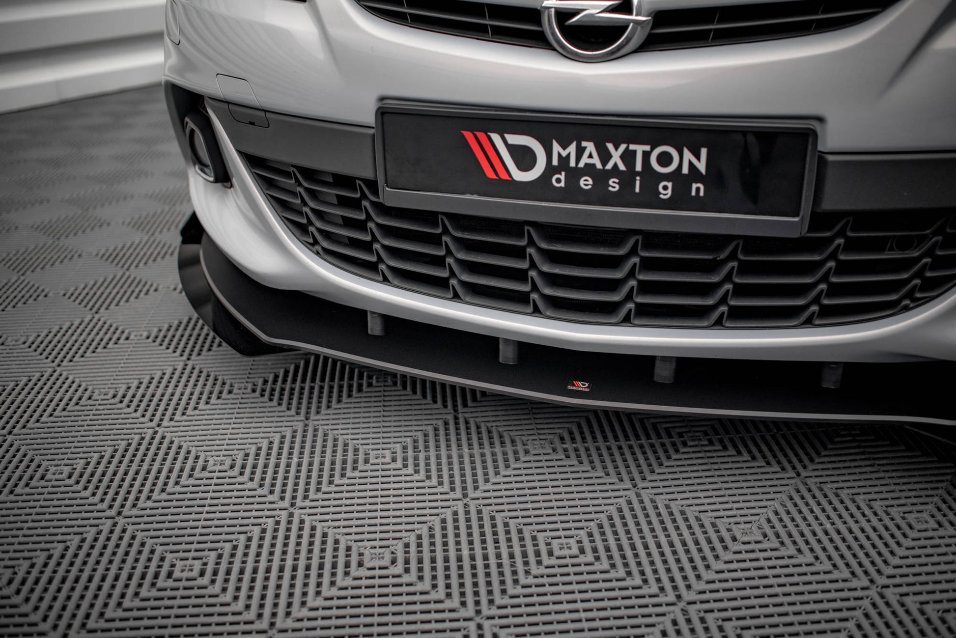 Maxton Street Pro Front Ansatz für +Flaps für V.1 + Flaps Opel Astra GTC OPC-Line J schwarz Hochglanz