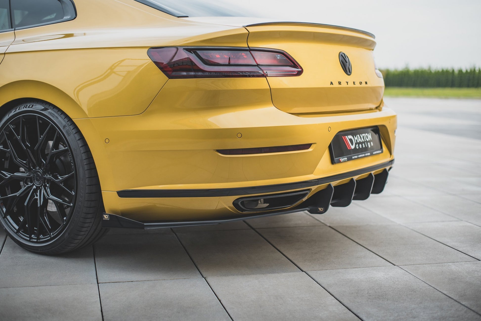 Maxton Robuste Racing Diffusor Heck Ansatz +Flaps für Volkswagen Arteon R-Line schwarz Hochglanz