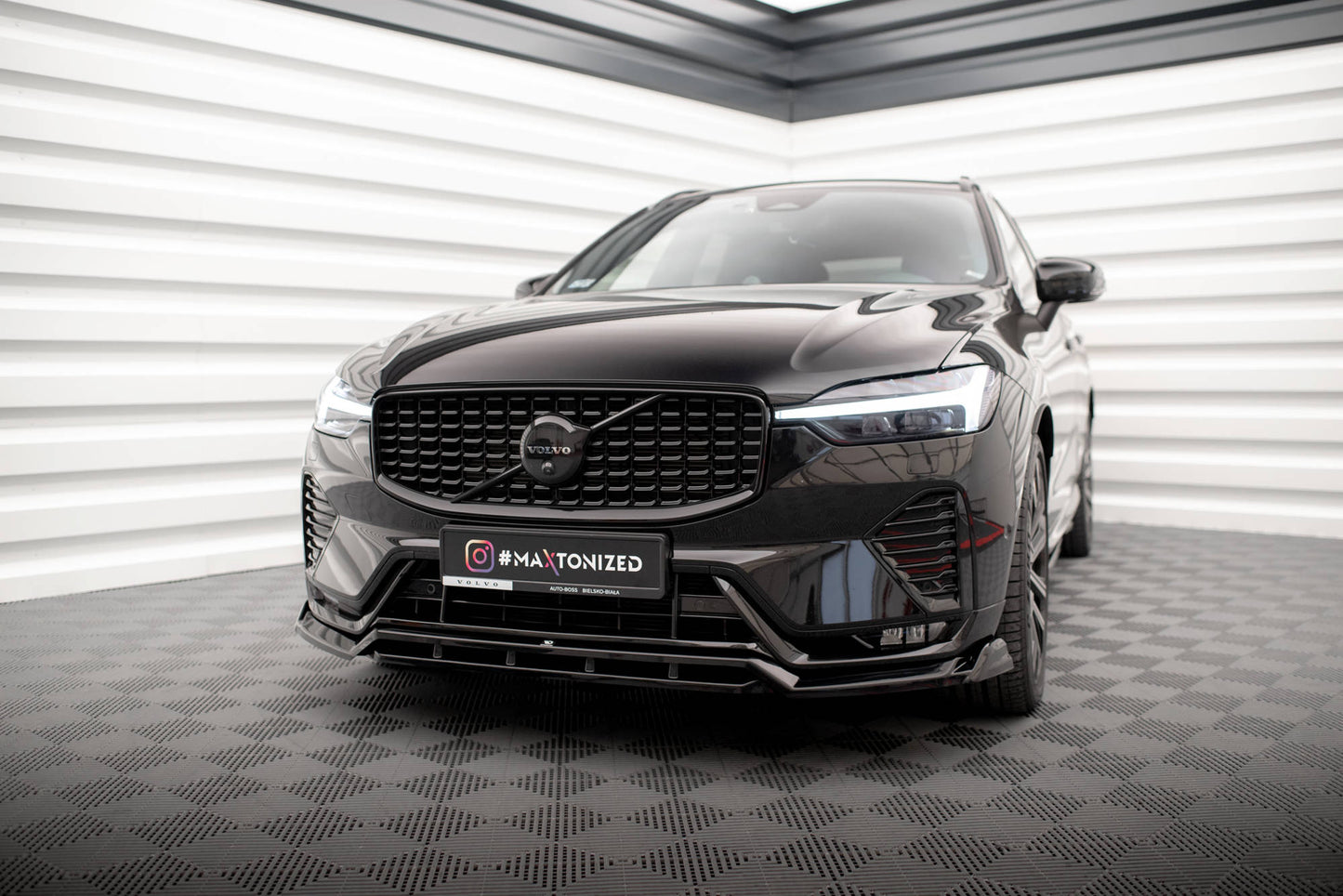 Maxton Front Ansatz für Volvo XC60 R-Design Mk2 Facelift schwarz Hochglanz