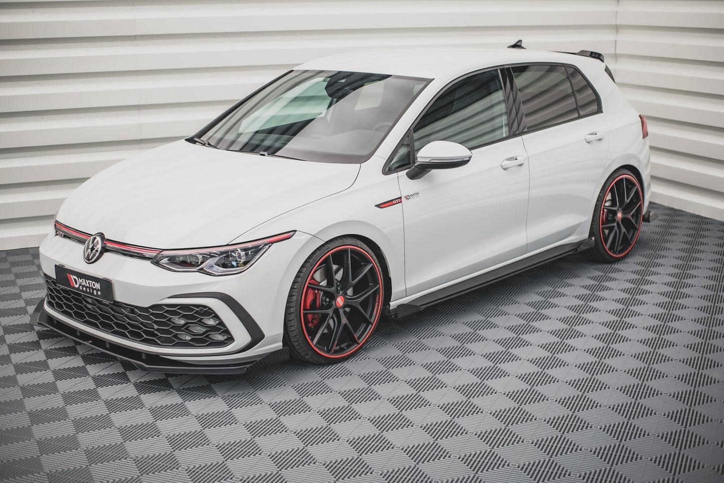 Maxton Robuste Racing Seitenschweller Ansatz für für + Flaps Volkswagen Golf GTI / GTE / GTI Clubsport / R-Line Mk8 schwar...