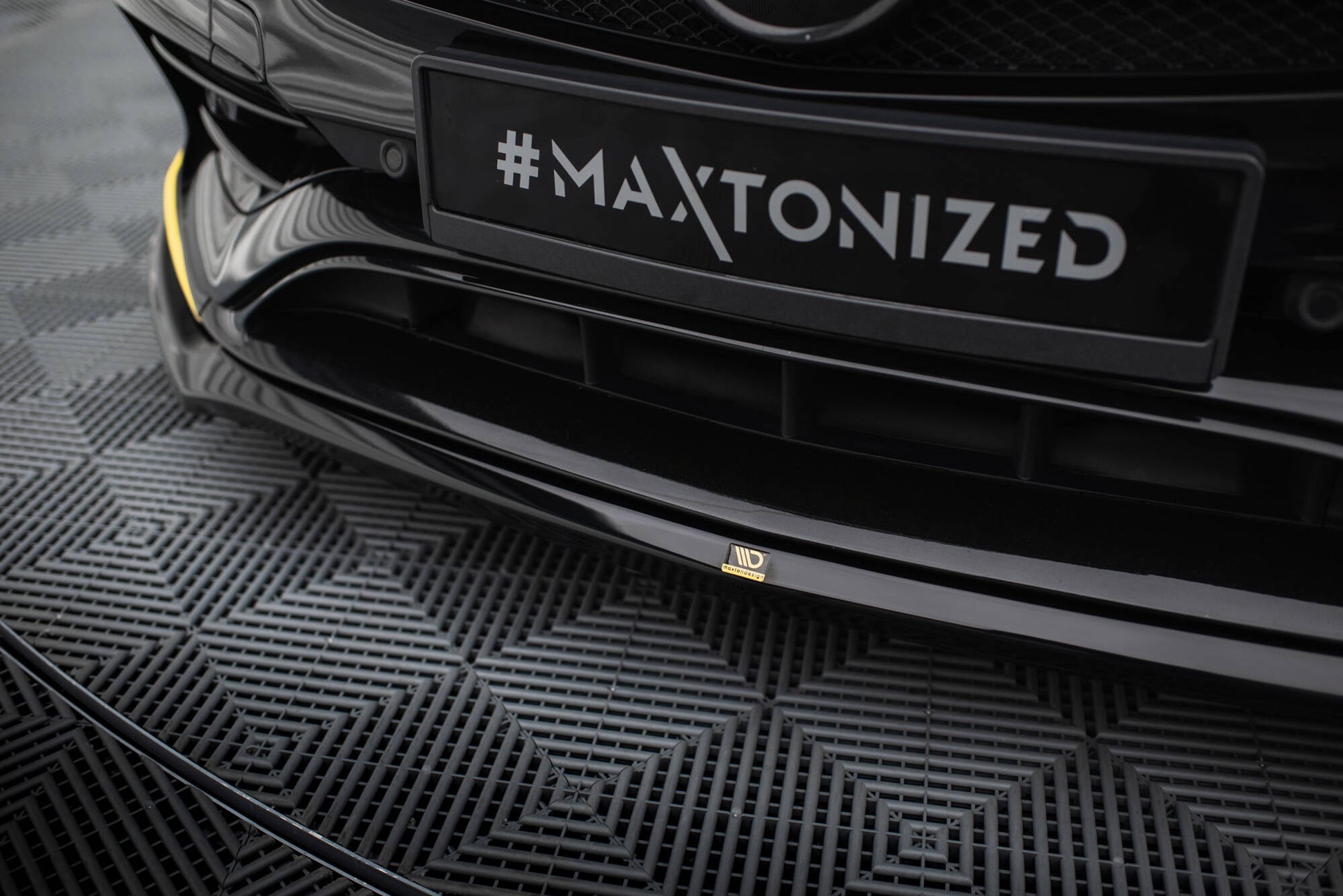 Maxton Front Ansatz V.3 für Mercedes-AMG CLA 45 Aero C117 Facelift schwarz Hochglanz