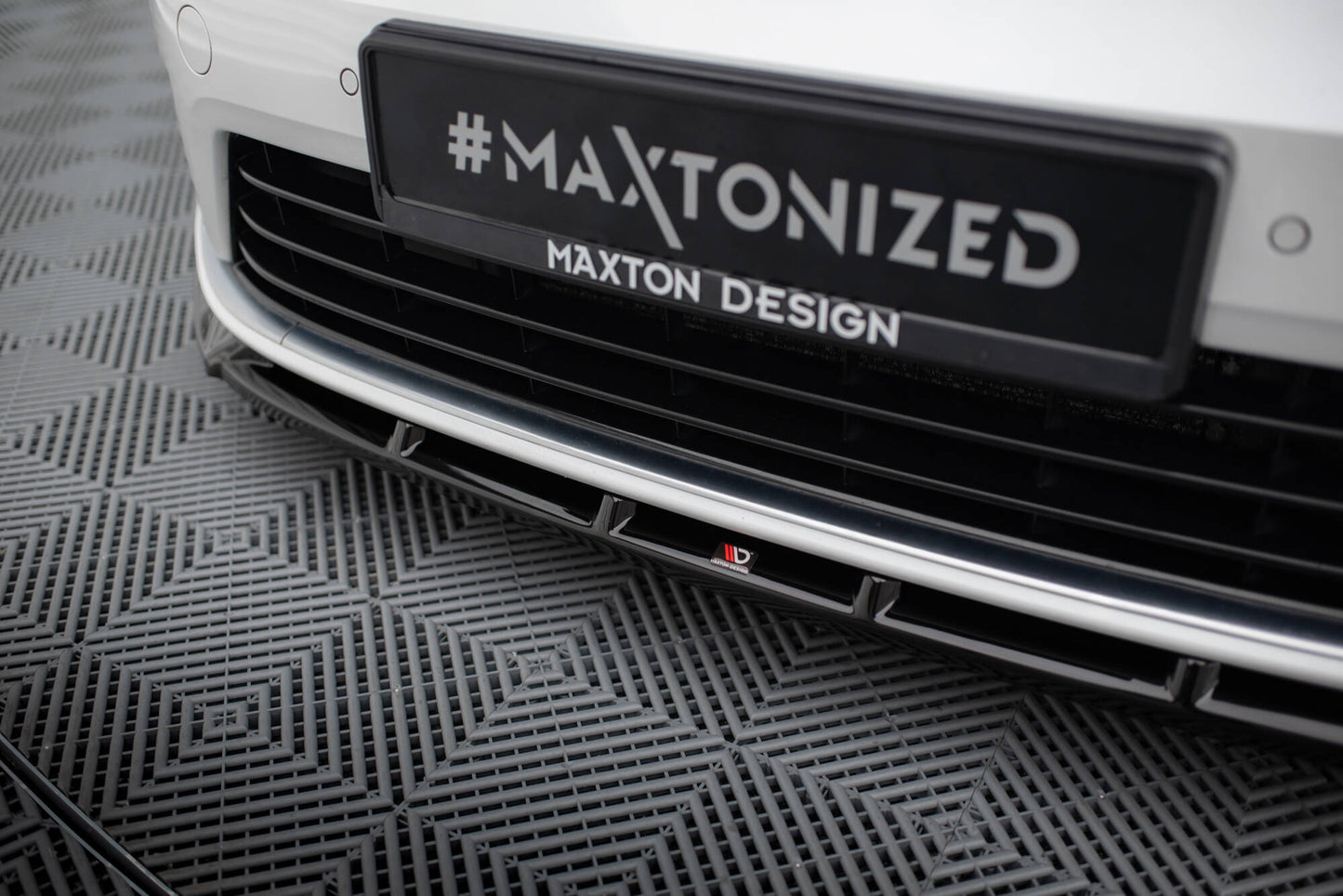 Maxton Front Ansatz V.5 für Volkswagen Golf R Mk7 schwarz Hochglanz