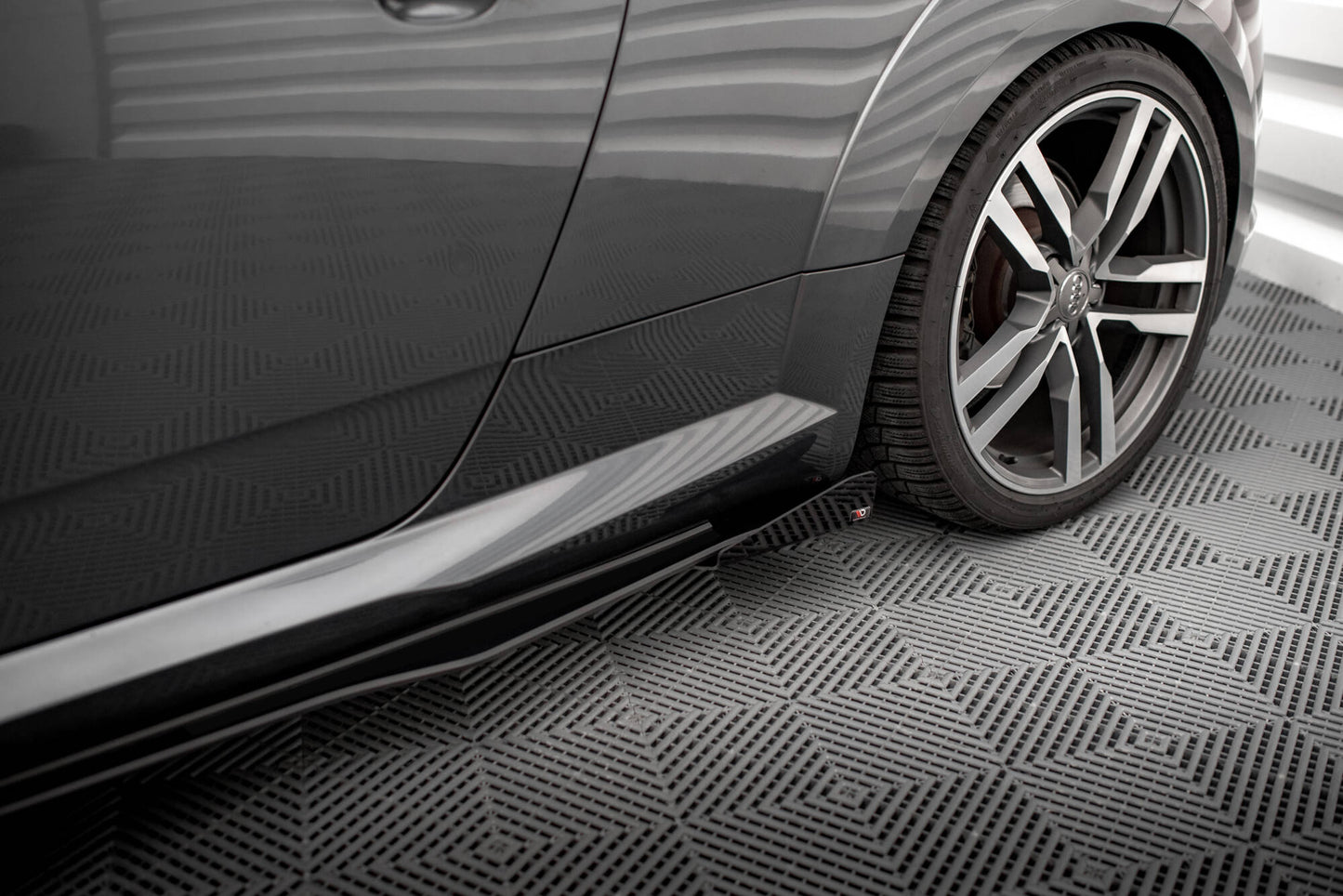 Maxton Side Flaps Audi TT S / S-Line 8S schwarz Hochglanz
