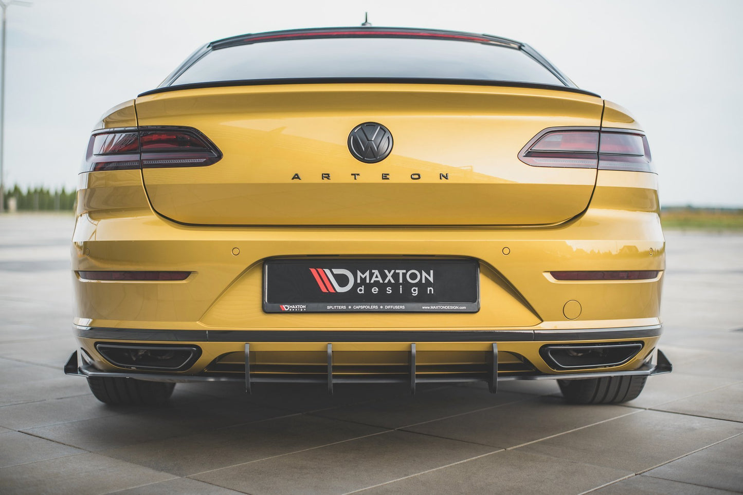 Maxton Robuste Racing Diffusor Heck Ansatz +Flaps für Volkswagen Arteon R-Line schwarz Hochglanz