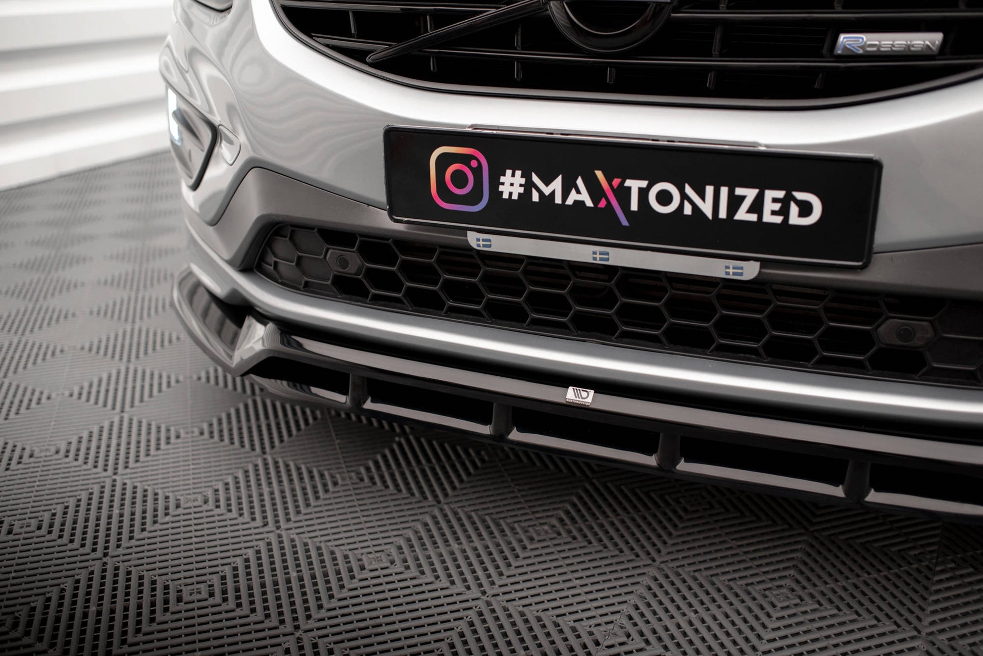 Maxton Front Ansatz für Volvo XC60 R-Design Mk1 Facelift schwarz Hochglanz