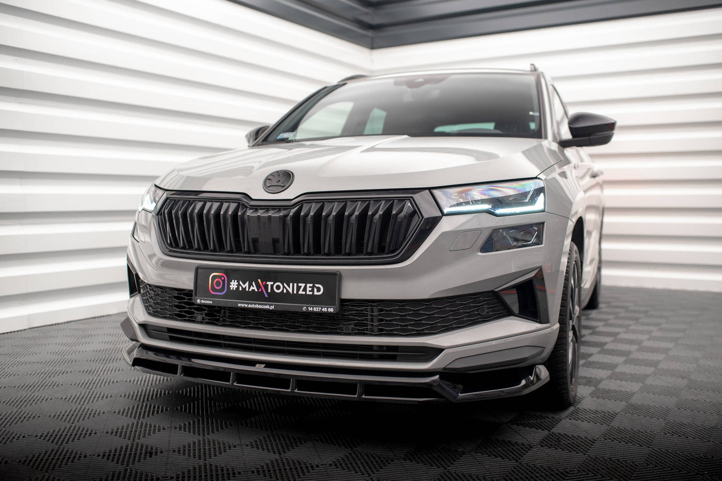 Maxton Front Ansatz für Skoda Karoq Sportline Mk1 Facelift schwarz Hochglanz