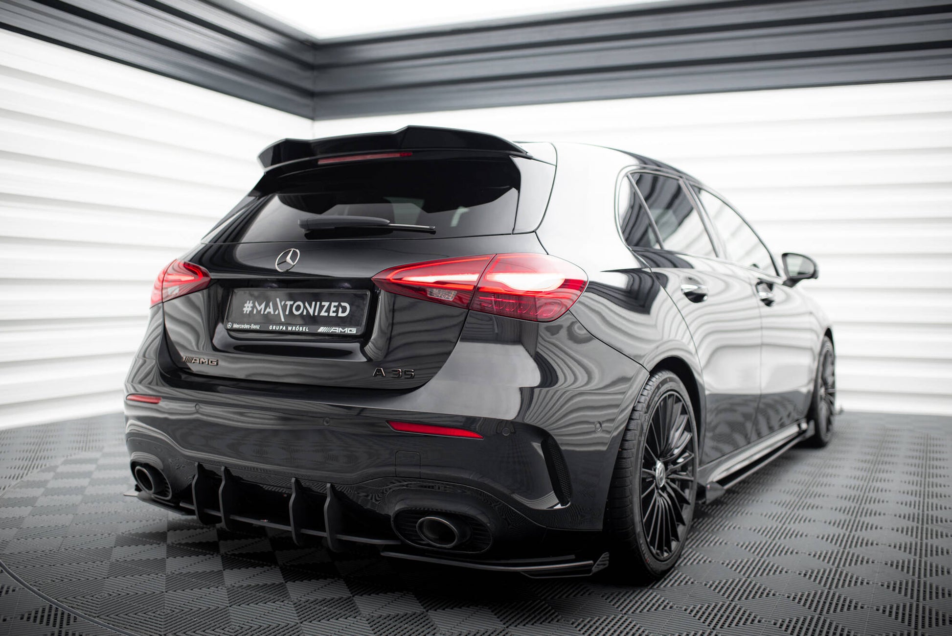 Maxton Street Pro Heck Ansatz Flaps Diffusor +Flaps für Mercedes-AMG A35 Hatchback W177 schwarz Hochglanz