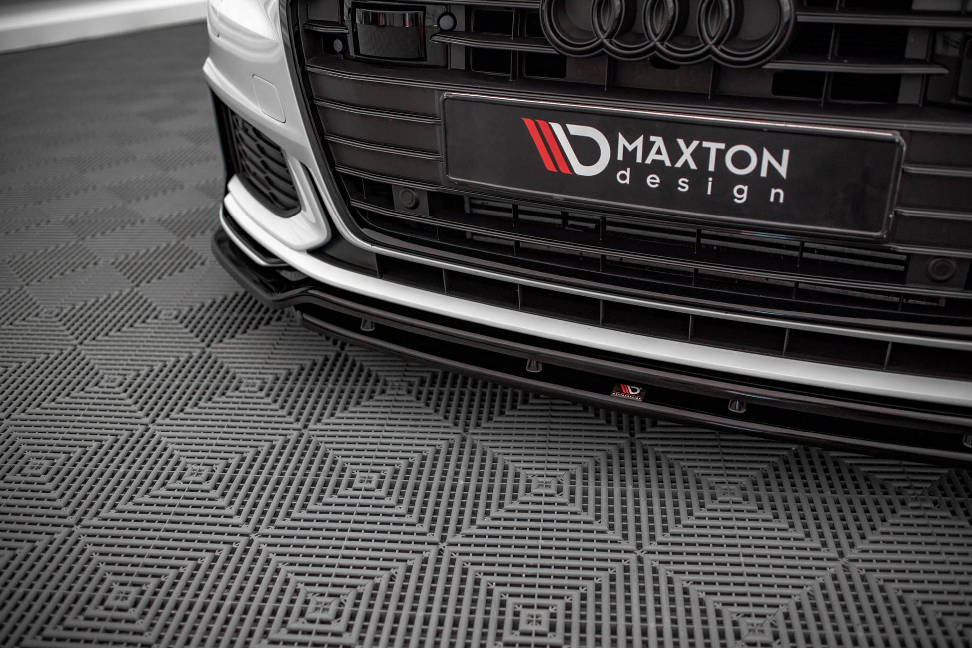 Maxton Front Ansatz V.3 für Audi A6 S-Line / S6 C8  schwarz Hochglanz