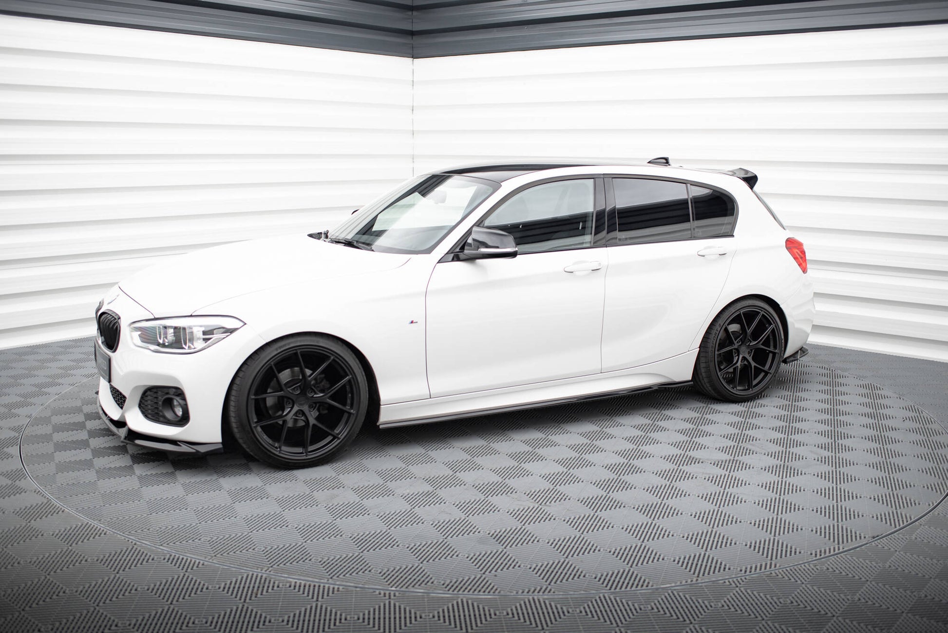 Maxton Seitenschweller Ansatz für V.5 BMW 1er M-Paket / M140i F20 Facelift schwarz Hochglanz