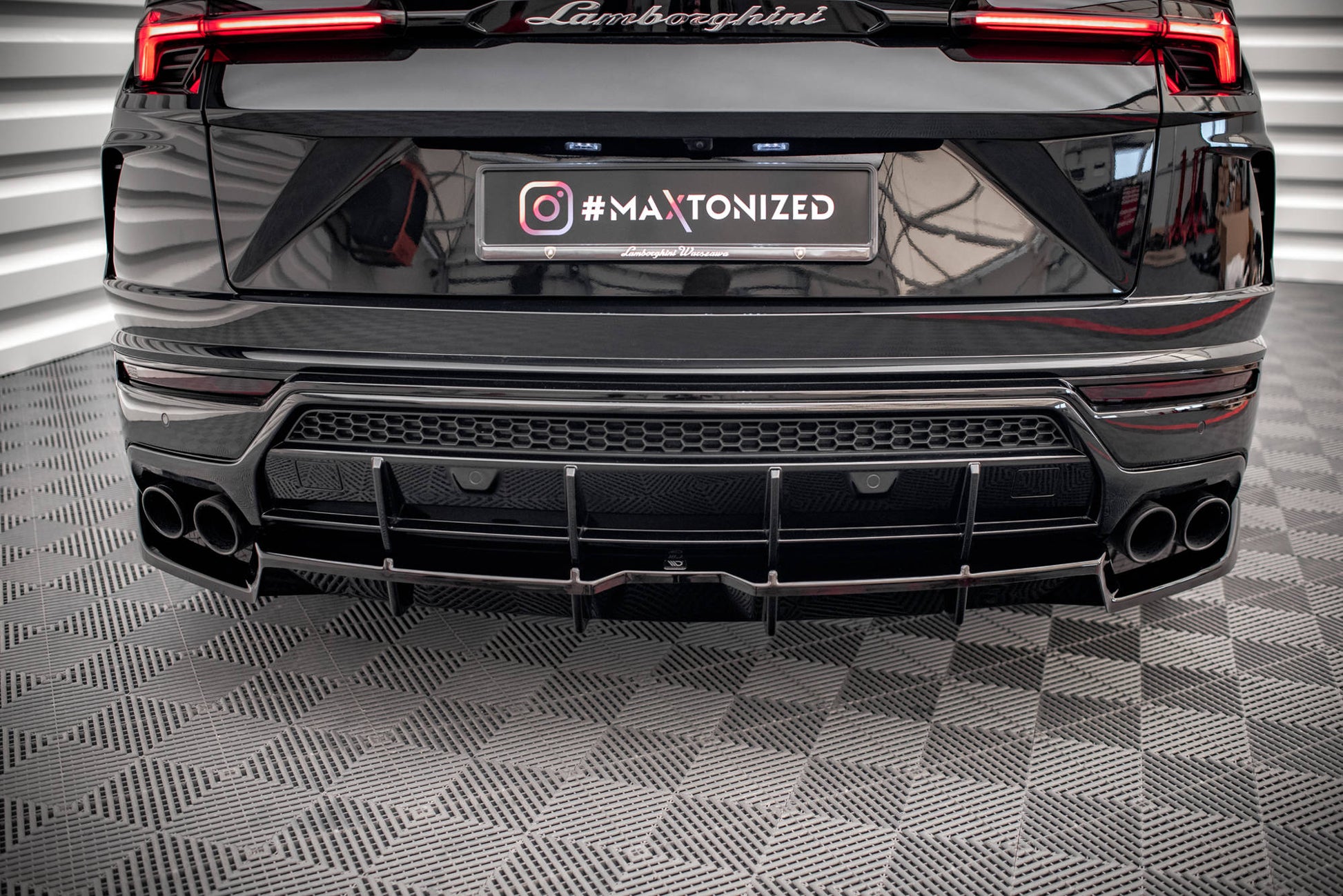 Maxton Mittlerer Diffusor Heck Ansatz DTM Look für Lamborghini Urus Mk1 schwarz Hochglanz