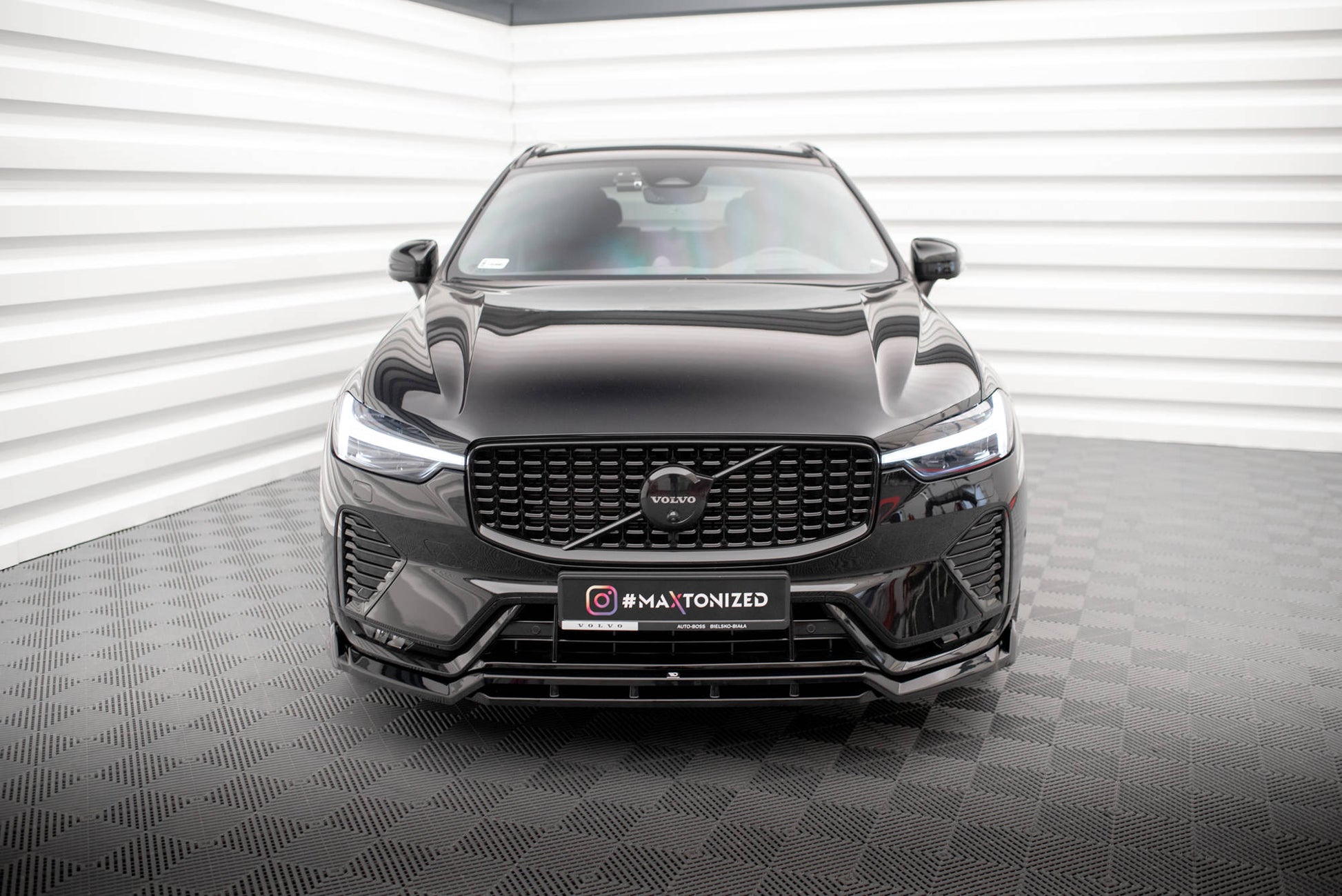 Maxton Front Ansatz für Volvo XC60 R-Design Mk2 Facelift schwarz Hochglanz