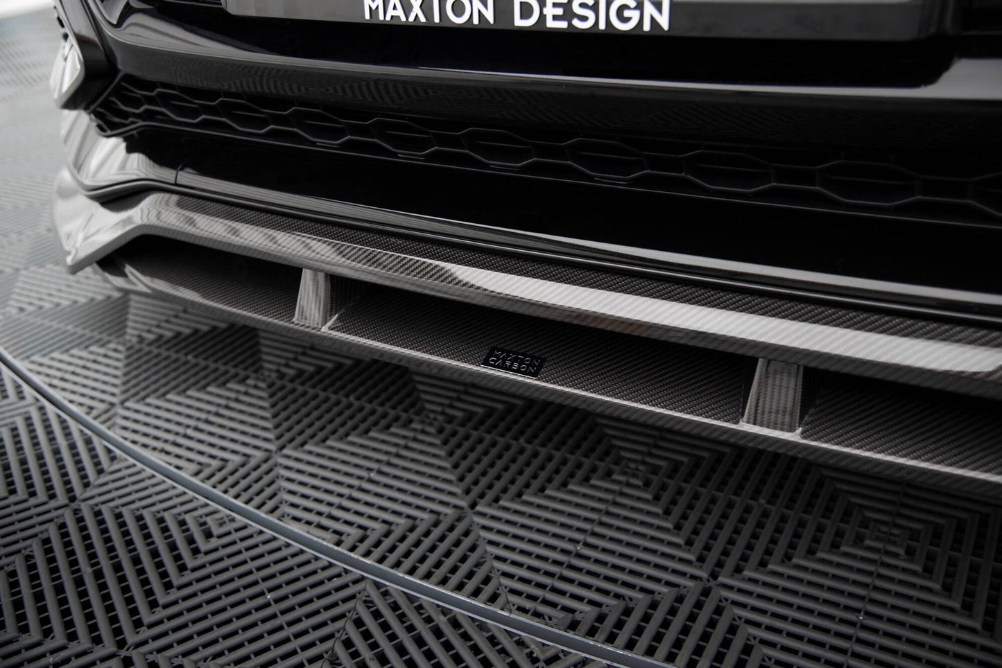 Maxton Carbon Fiber Front Ansatz für Audi RSQ8 Mk1