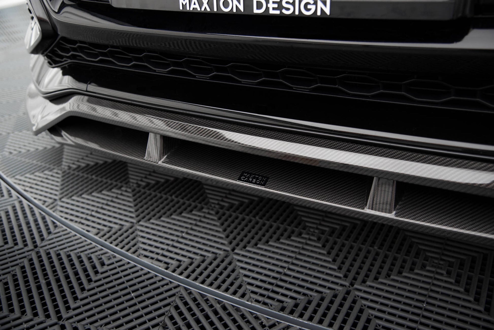 Maxton Carbon Fiber Front Ansatz für Audi RSQ8 Mk1