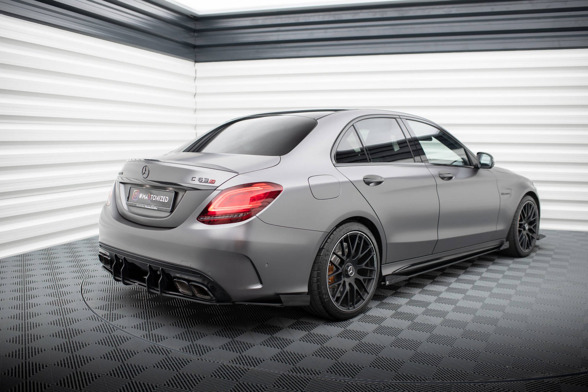 Maxton Hintere Seiten Flaps für Mercedes-AMG C63 Limousine / Kombi W205 Facelift schwarz Hochglanz