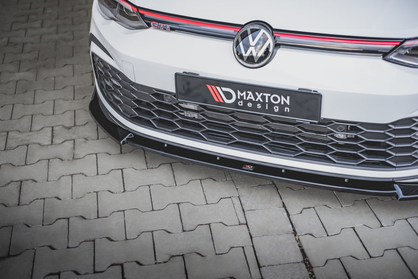 Maxton Front Ansatz V.3 +Flaps für Volkswagen Golf GTI / GTE / R-Line Mk8