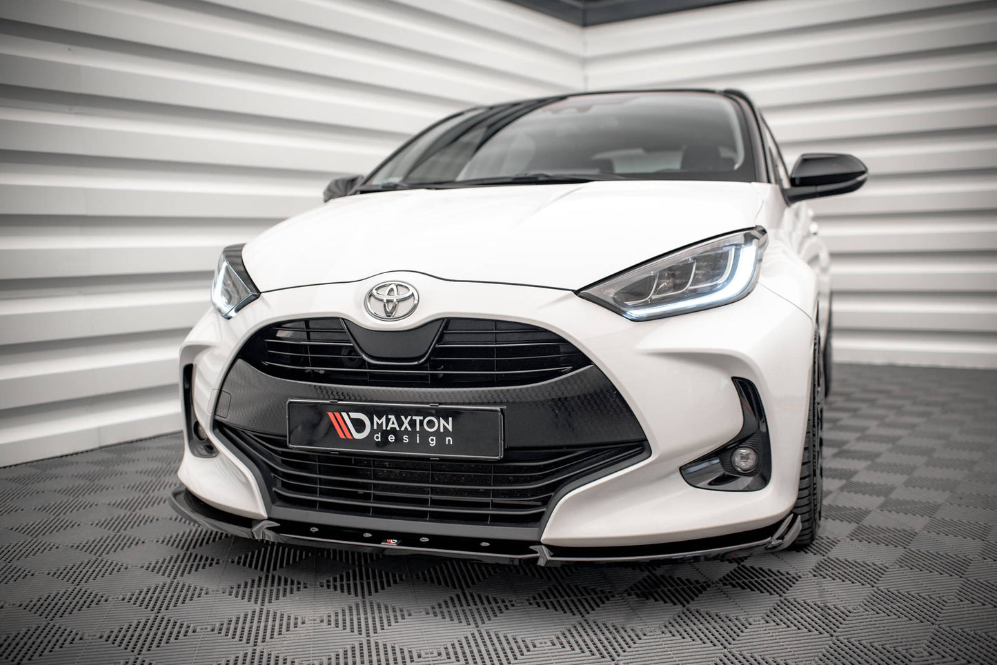 Maxton Front Ansatz V.2 für Toyota Yaris Mk4 schwarz Hochglanz