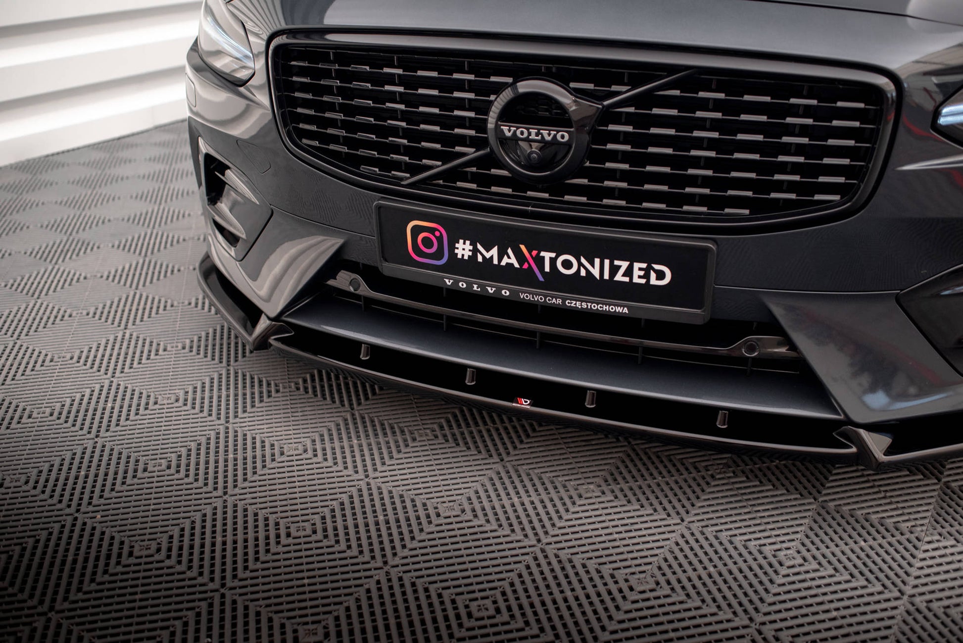 Maxton Front Ansatz für Volvo V90 / S90 R-Design Mk2 schwarz Hochglanz