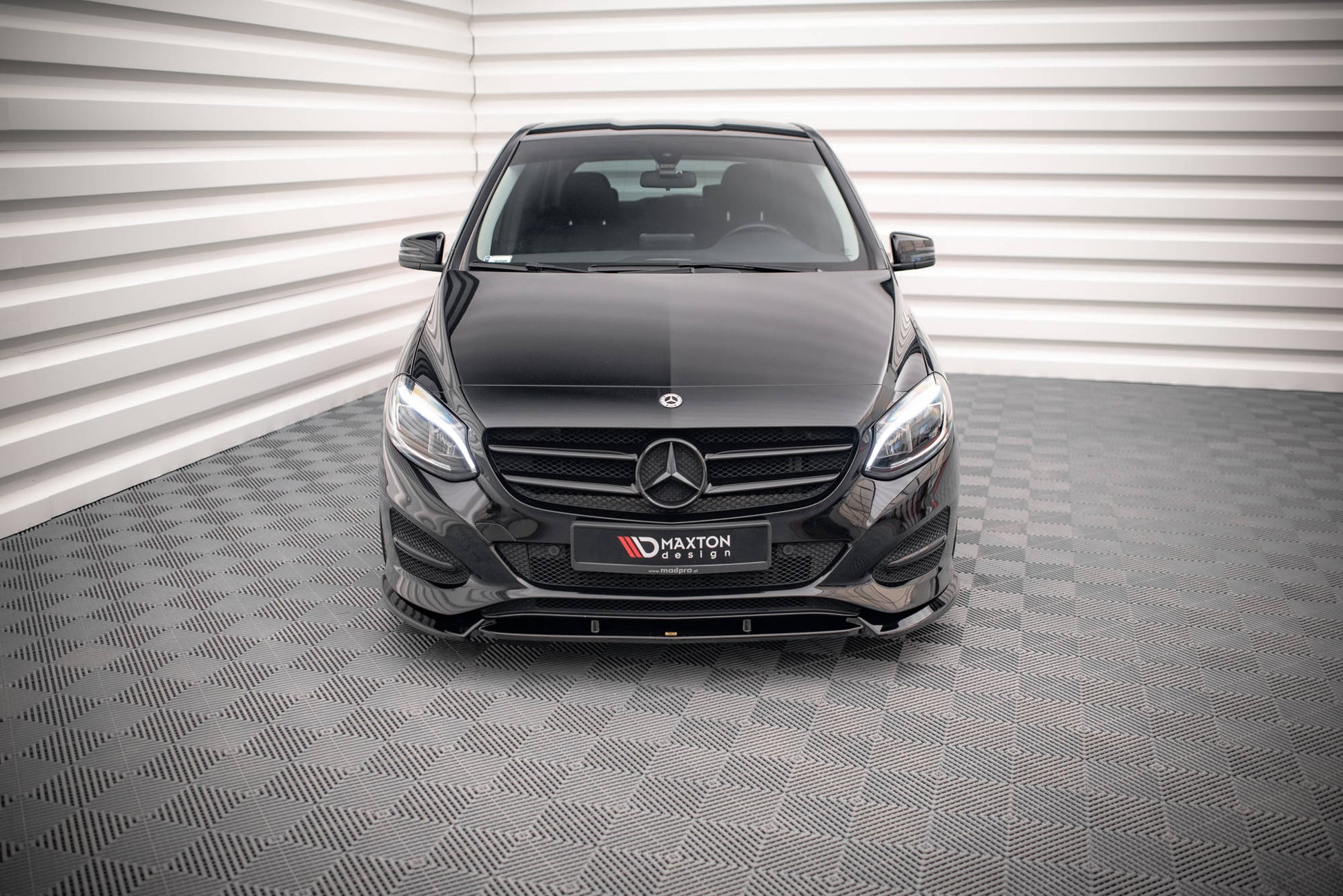 Maxton Front Ansatz für Mercedes-Benz B W246 Facelift schwarz Hochglanz