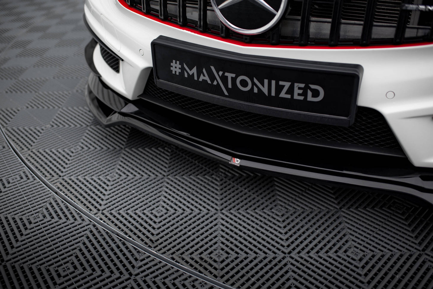 Maxton Front Ansatz V.4 für Mercedes-Benz A45 AMG W176 schwarz Hochglanz