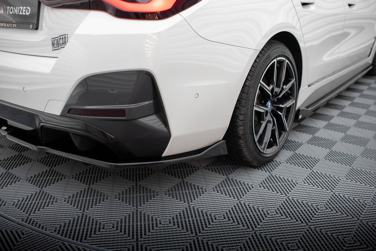 Maxton Mittlerer Diffusor Heck Ansatz DTM Look für V.2 BMW i4 M-Paket G26 schwarz Hochglanz