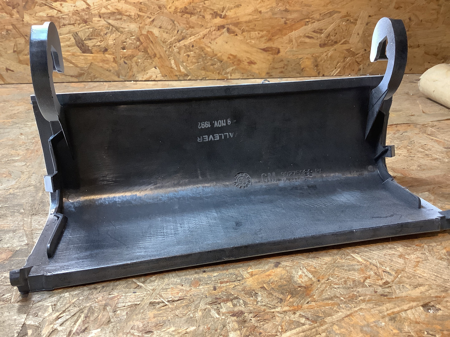 Omega A Klappe Abschleppöse Original GM NEU