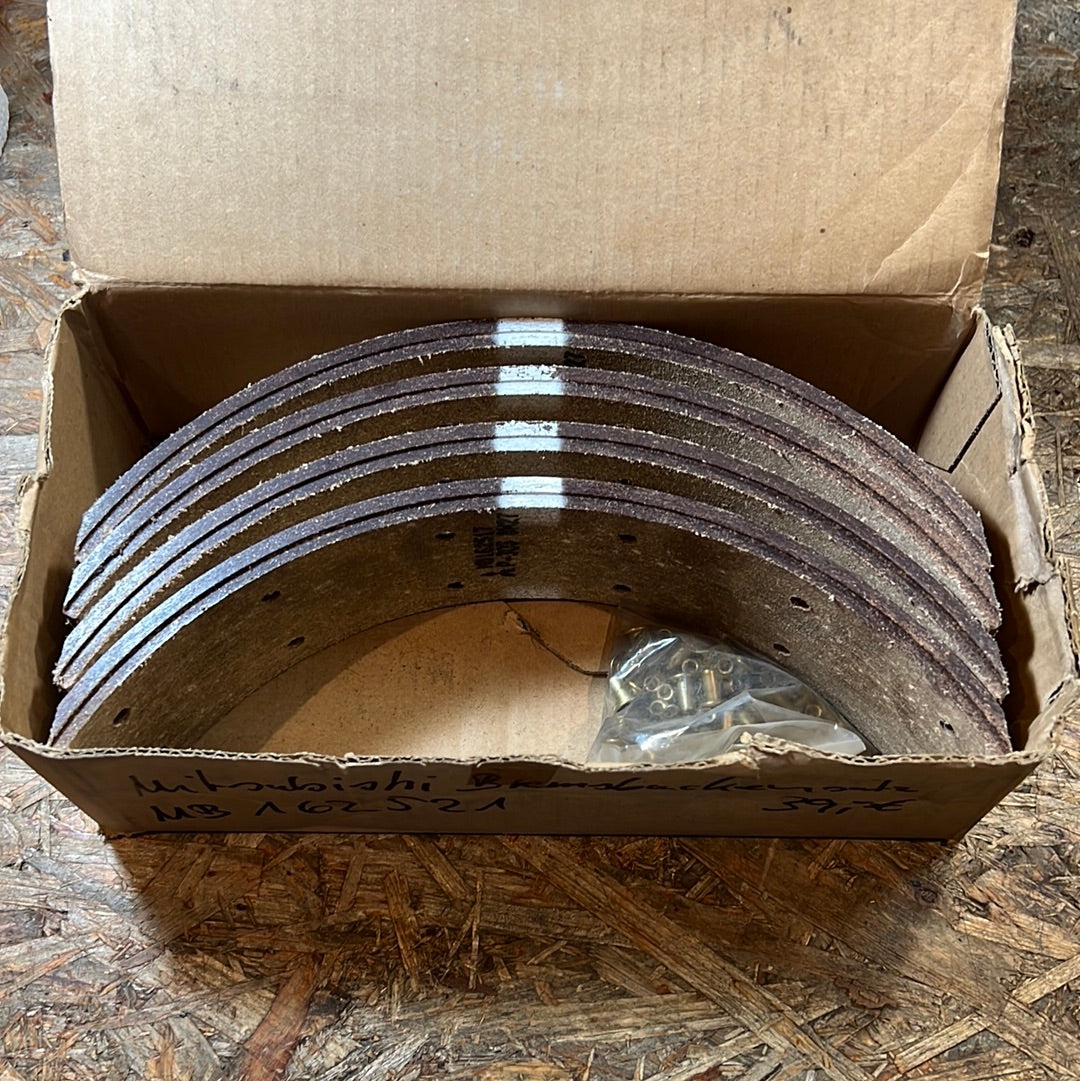 Original Mitsubishi Bremsbackensatz MB162521 NEU