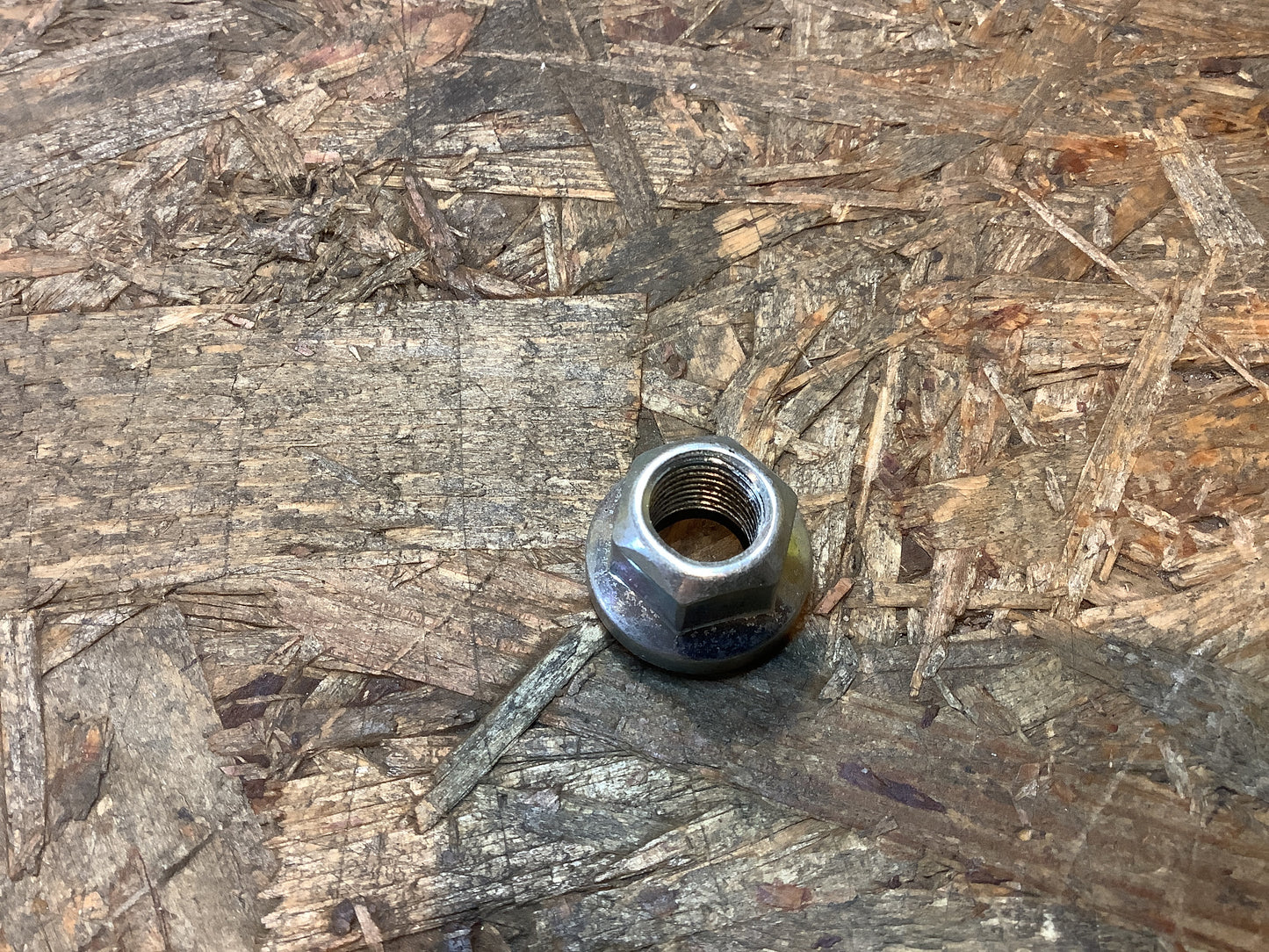 Chevrolet Lacetti, Bj. 03-13 Mutter an Stoßdämpfer hinten Original GM NEU